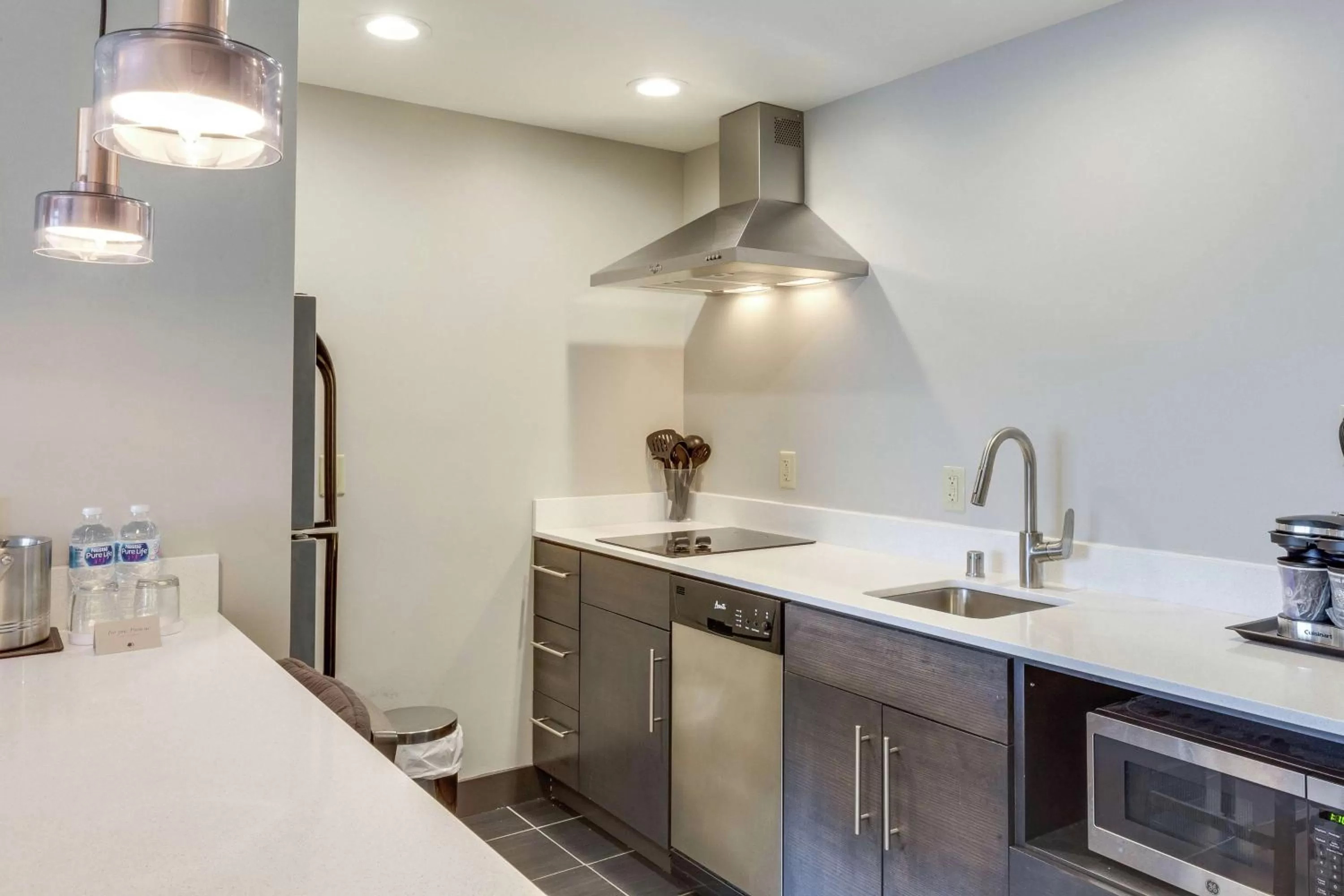 Bedroom in DoubleTree by Hilton Racine Harbourwalk