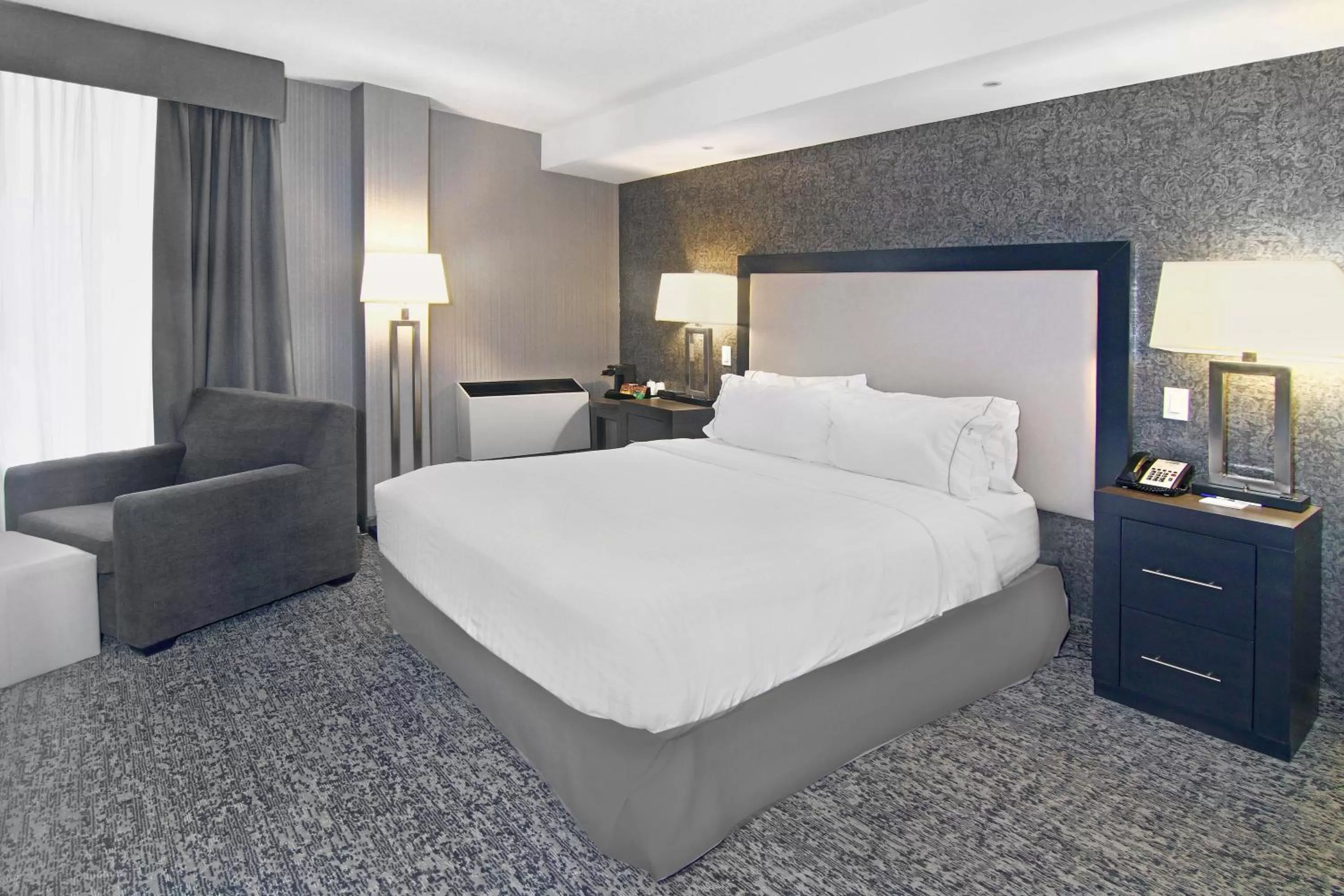 Photo of the whole room, Bed in Holiday Inn Express and Suites Calgary by IHG