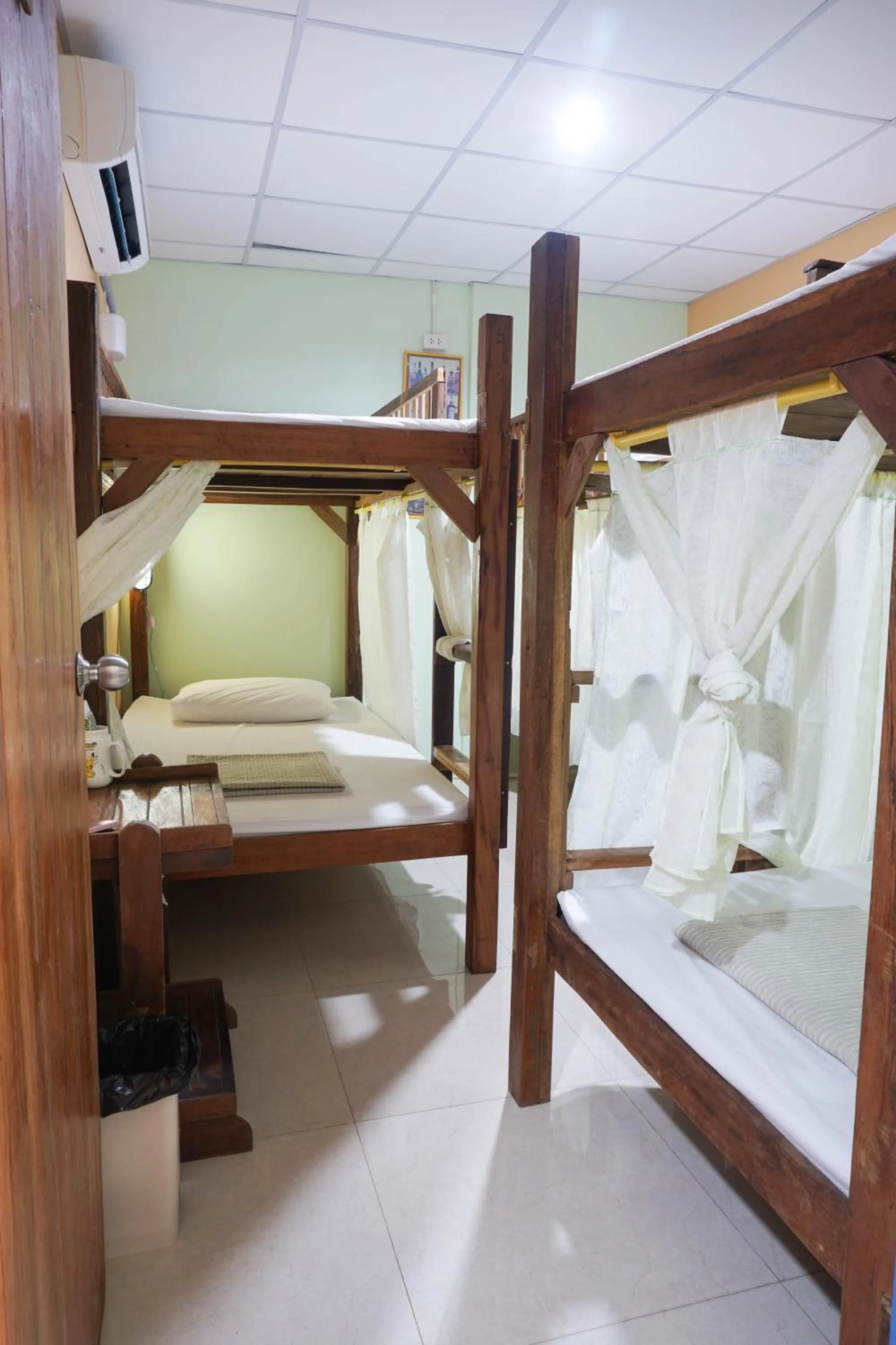 Photo of the whole room, Bed in Zleep63