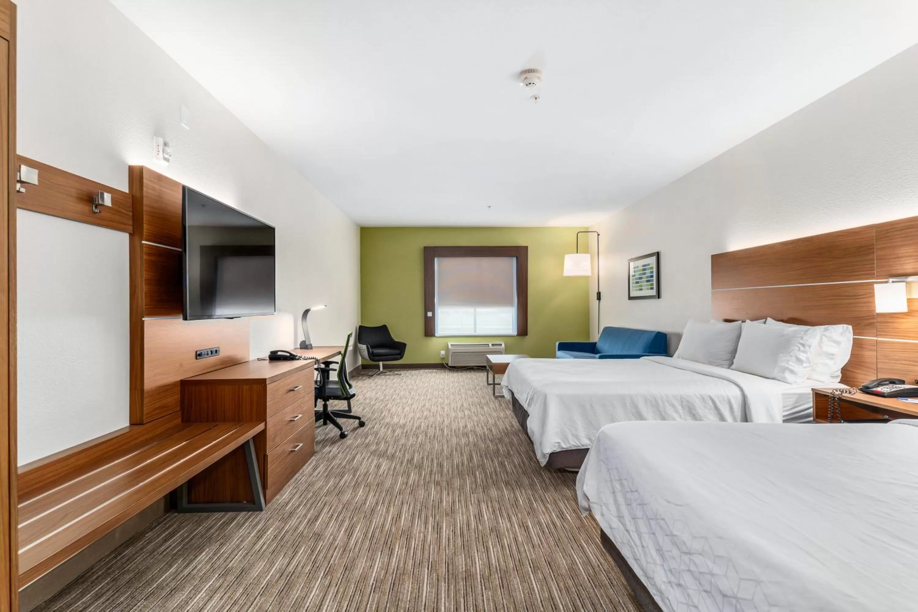 Photo of the whole room in Holiday Inn Express & Suites Van Buren-Fort Smith Area, an IHG Hotel