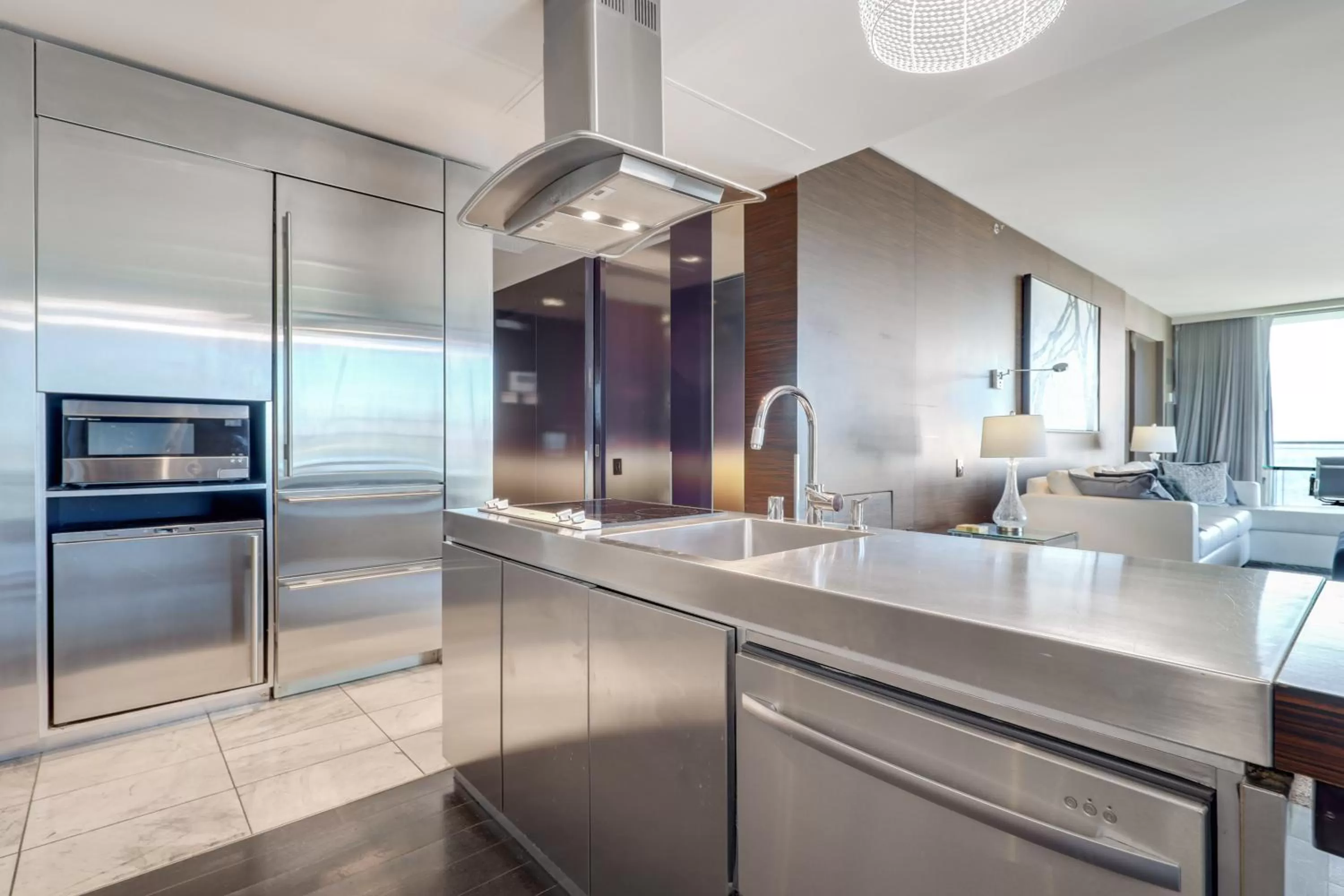 Kitchen or kitchenette in Vegas Palms HIGH 52nd fl. 1BDR corner penthouse 1220sqft