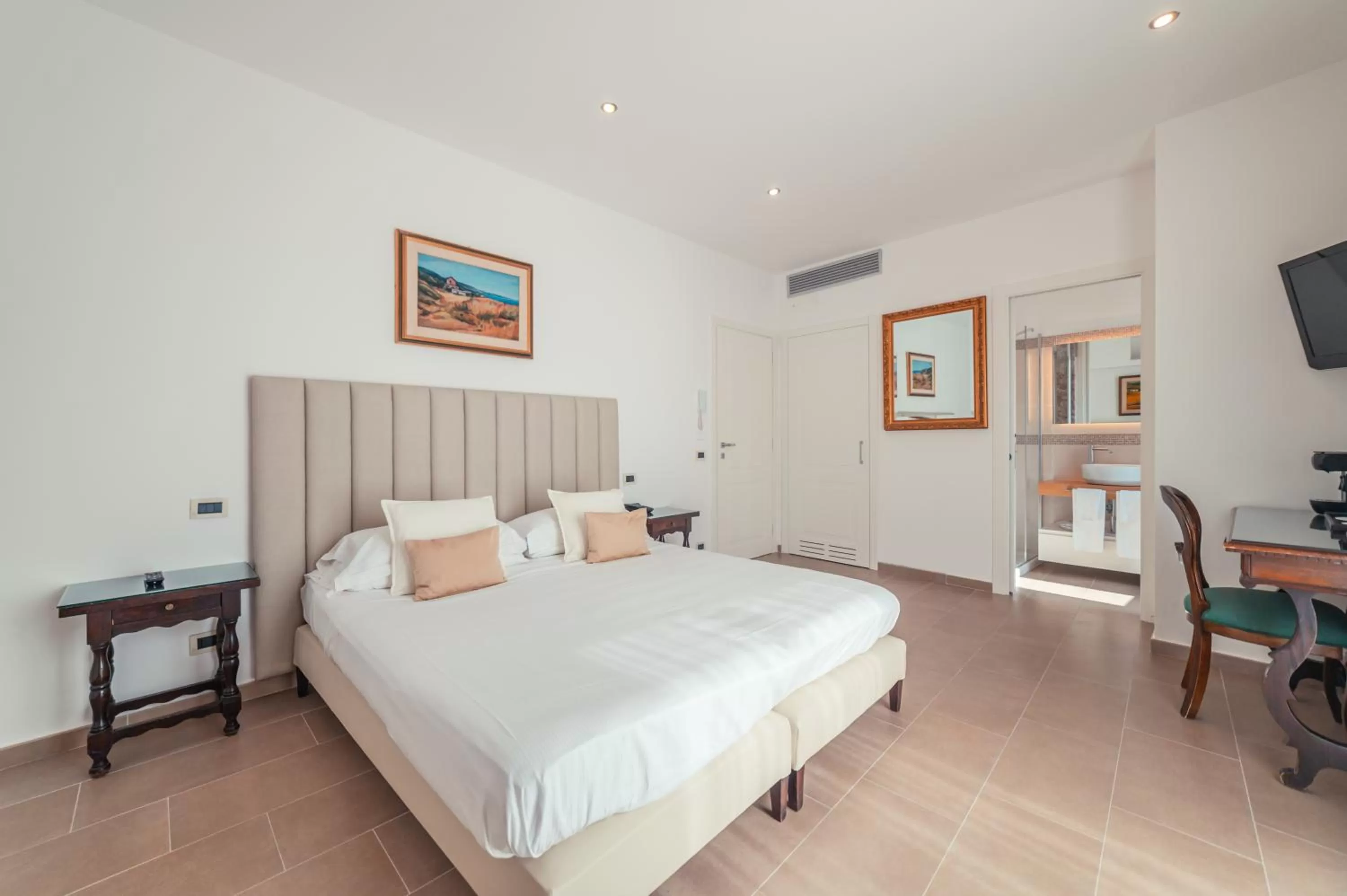 Classic Double or Twin Room with Garden View and Balcony in Hotel Villa Paradiso