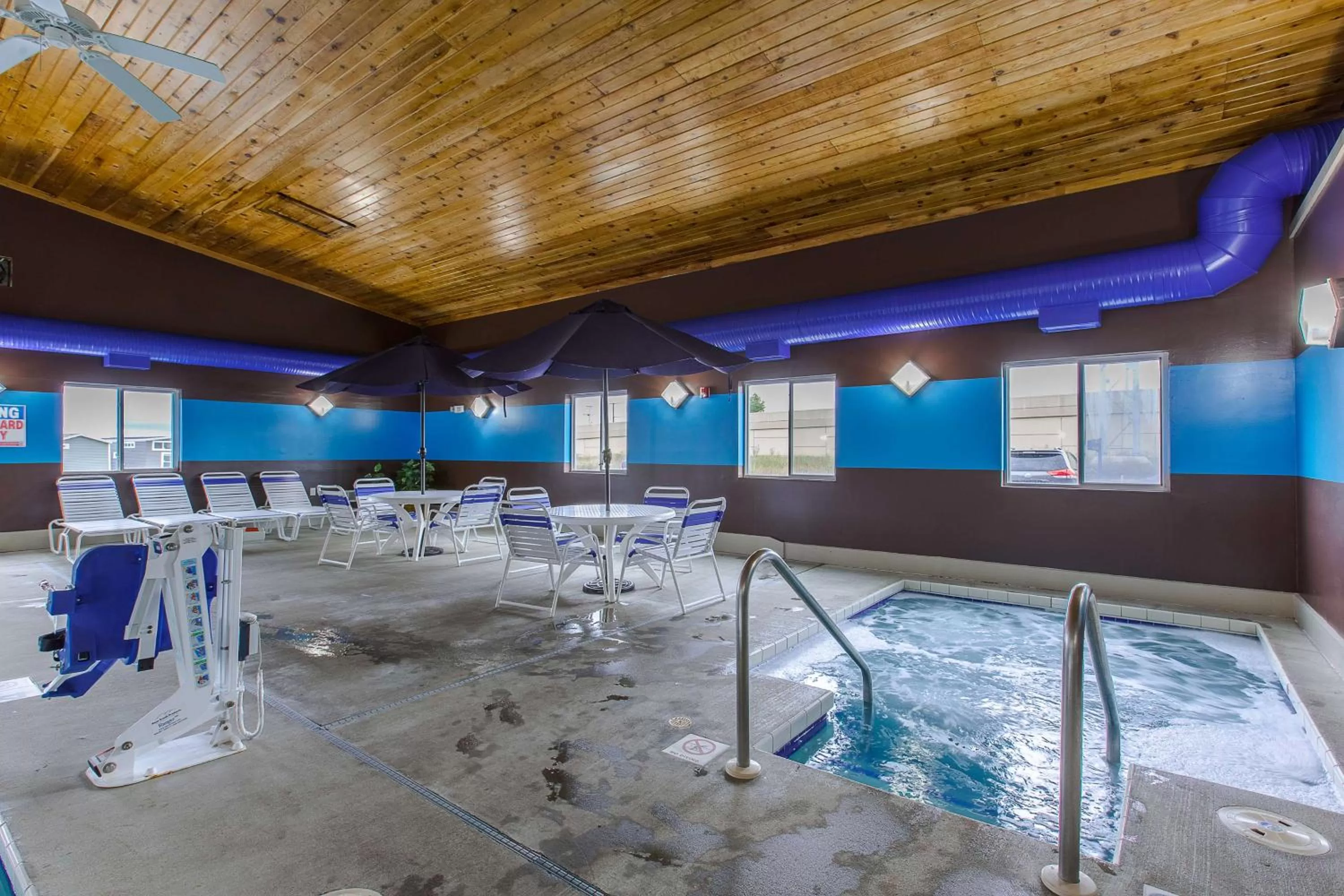 Swimming pool in Motel 6-Baraboo, WI - Lake Delton-Wisconsin Dells