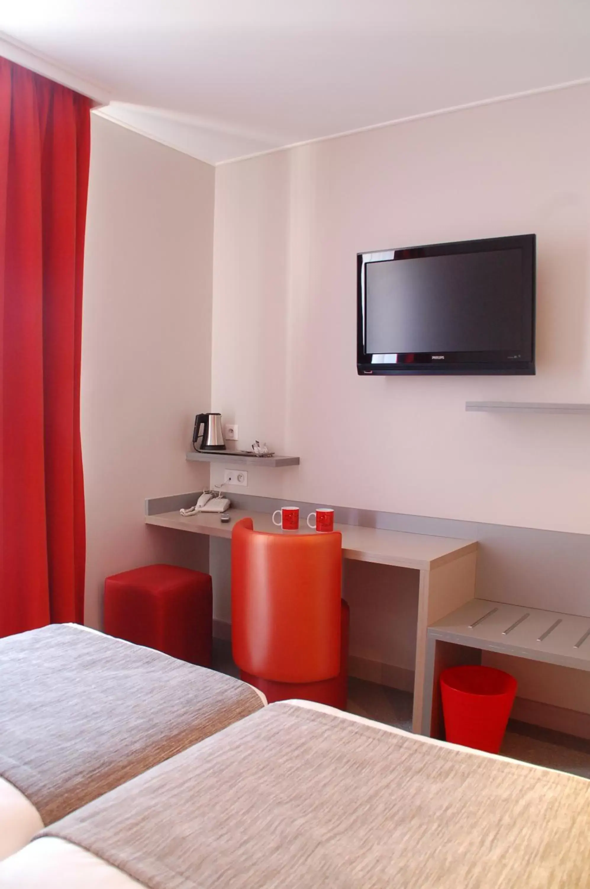 Superior Double or Twin Room - Patio View in Hôtel de la Fontaine Superior Double or Twin Room - Patio View in Hôtel de la Fontaine