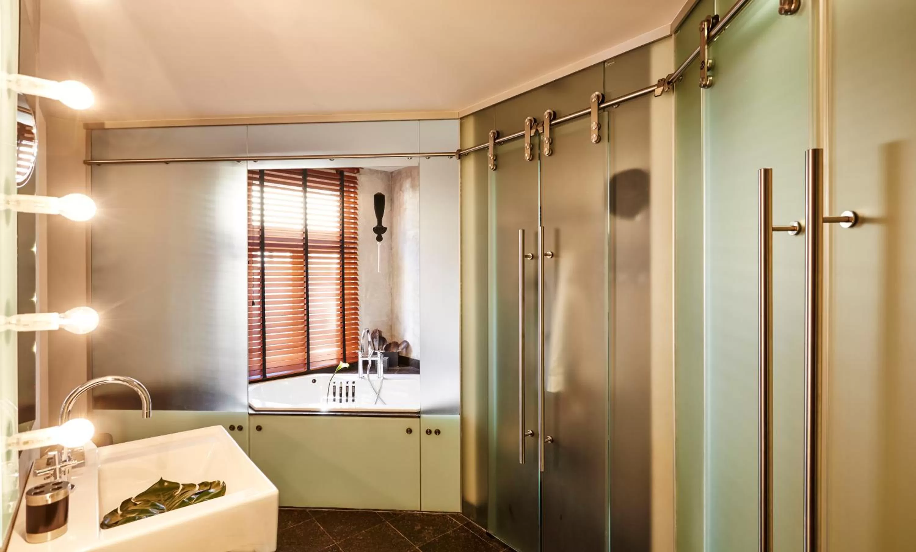 Photo of the whole room in Der Zauberlehrling