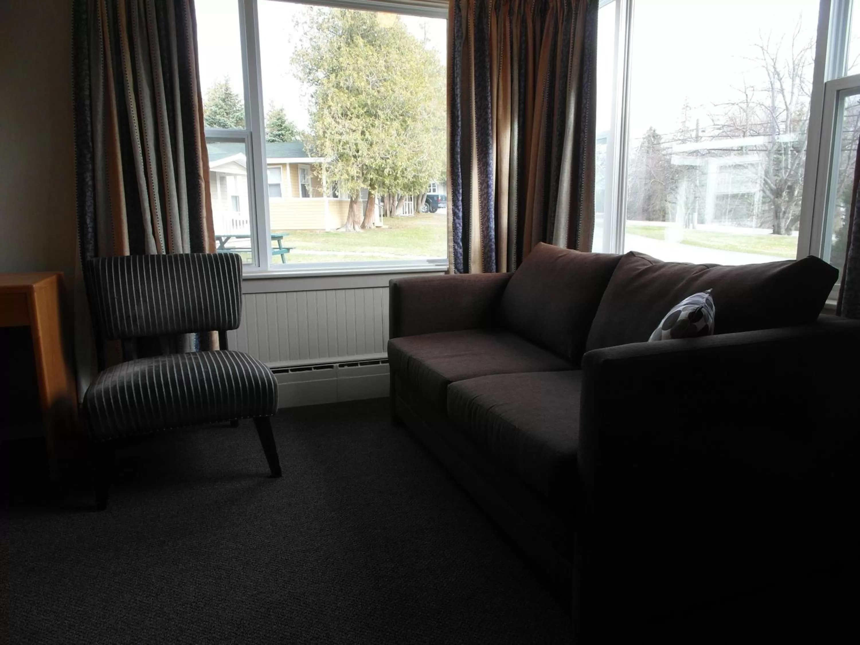 The Lionstone Inn Motel and Cottages