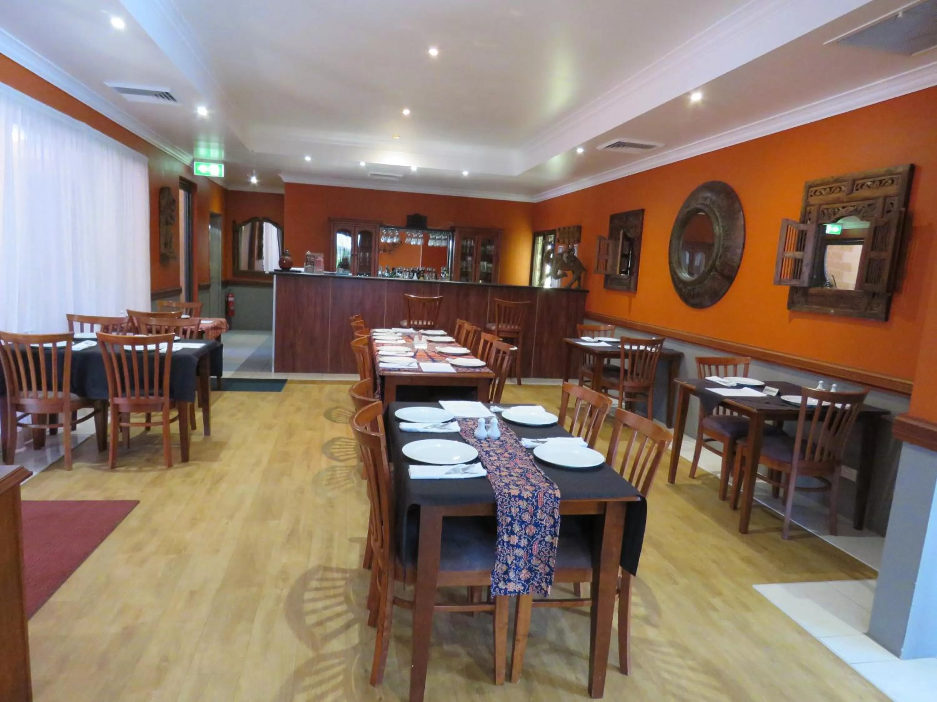 Restaurant/Places to Eat in Emerald Gardens Motel & Apartments