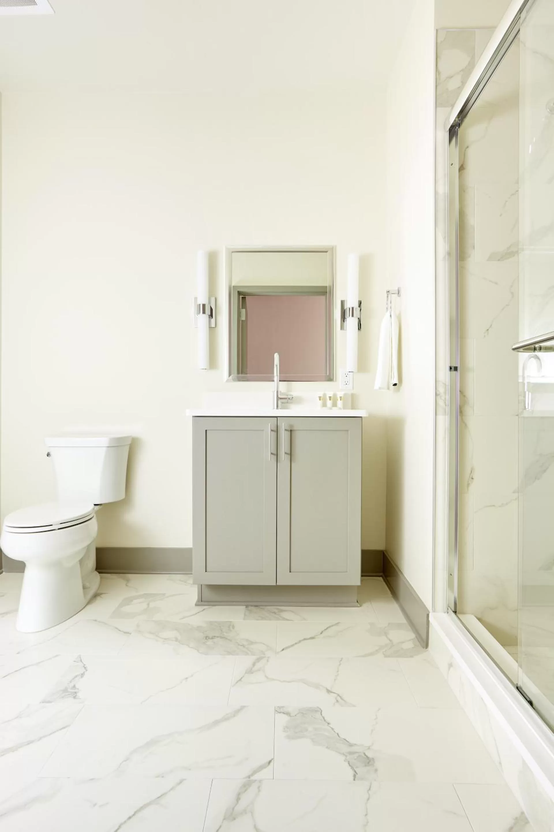 Bathroom in Sonder Telfair Square