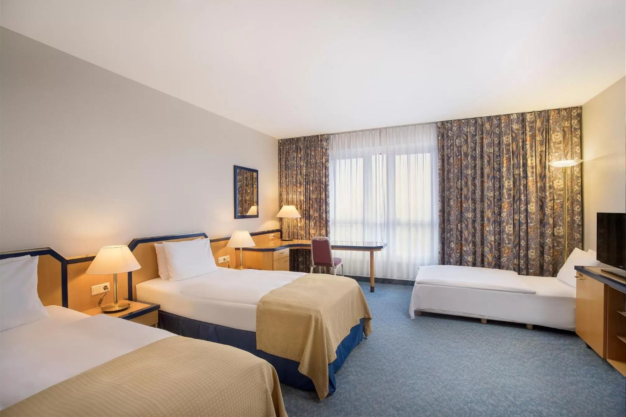 Photo of the whole room, Bed in Holiday Inn Hamburg, an IHG Hotel