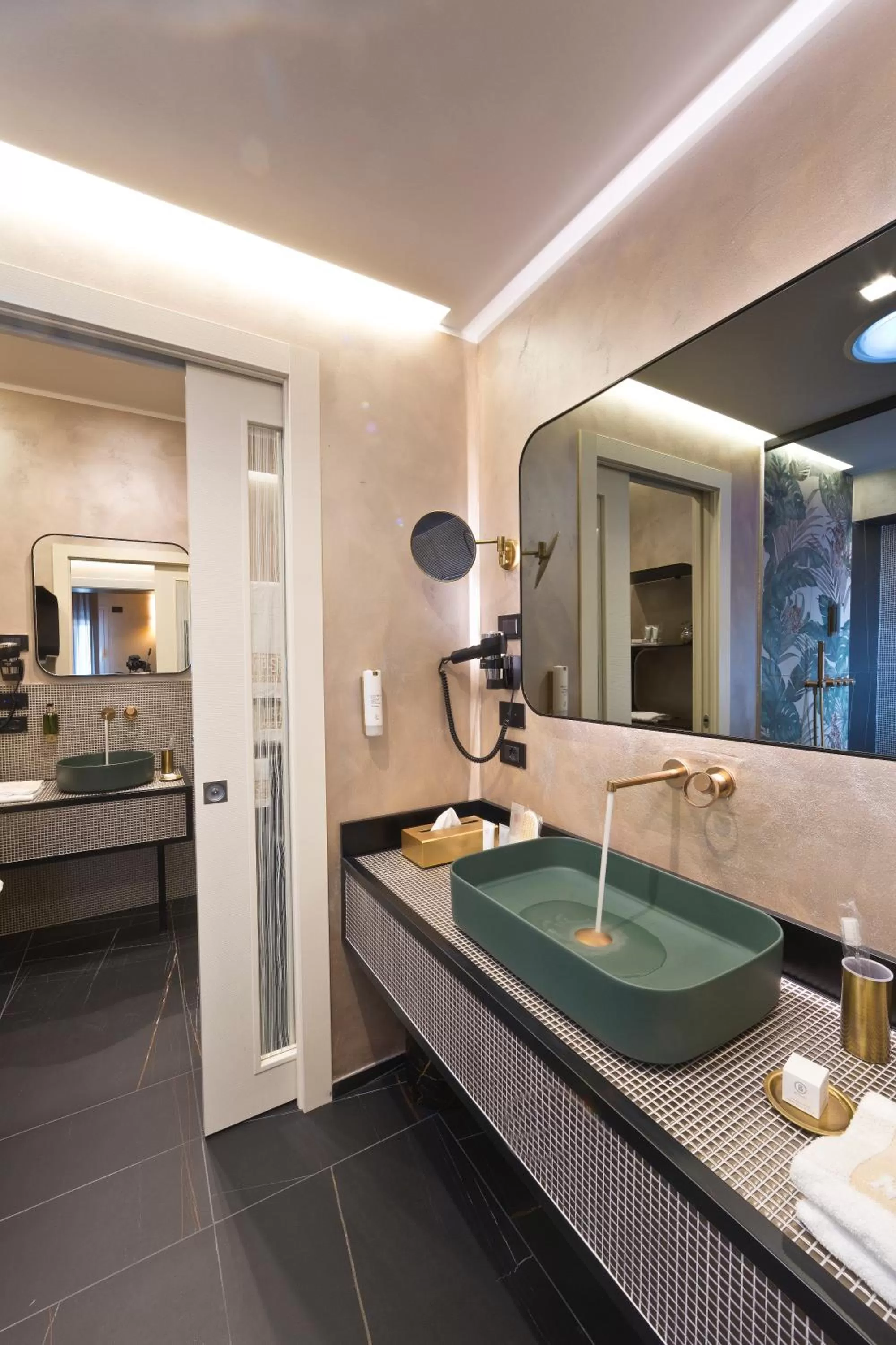 Vip's Motel Luxury Accommodation & Spa