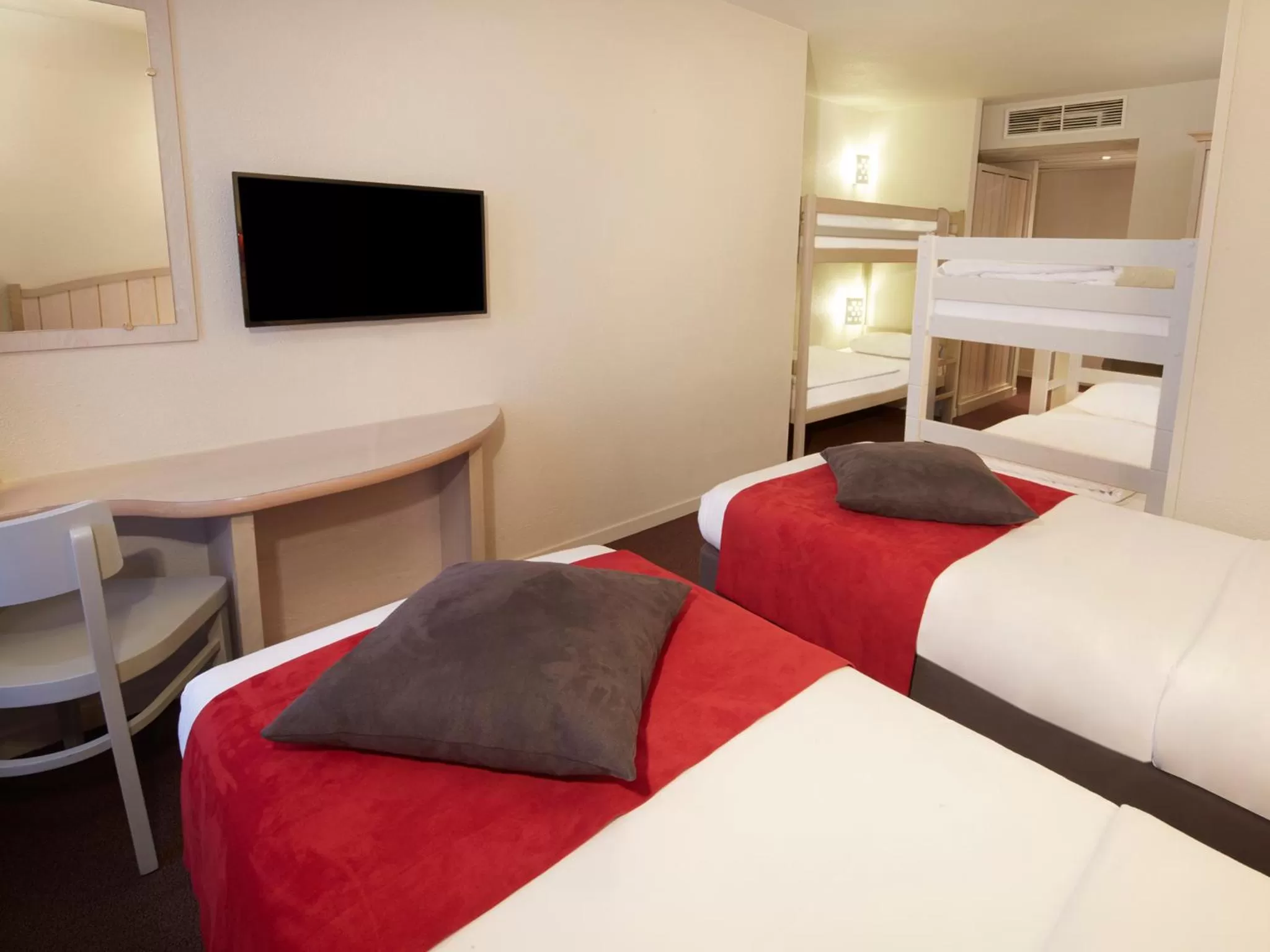 Bed in Campanile Val de France