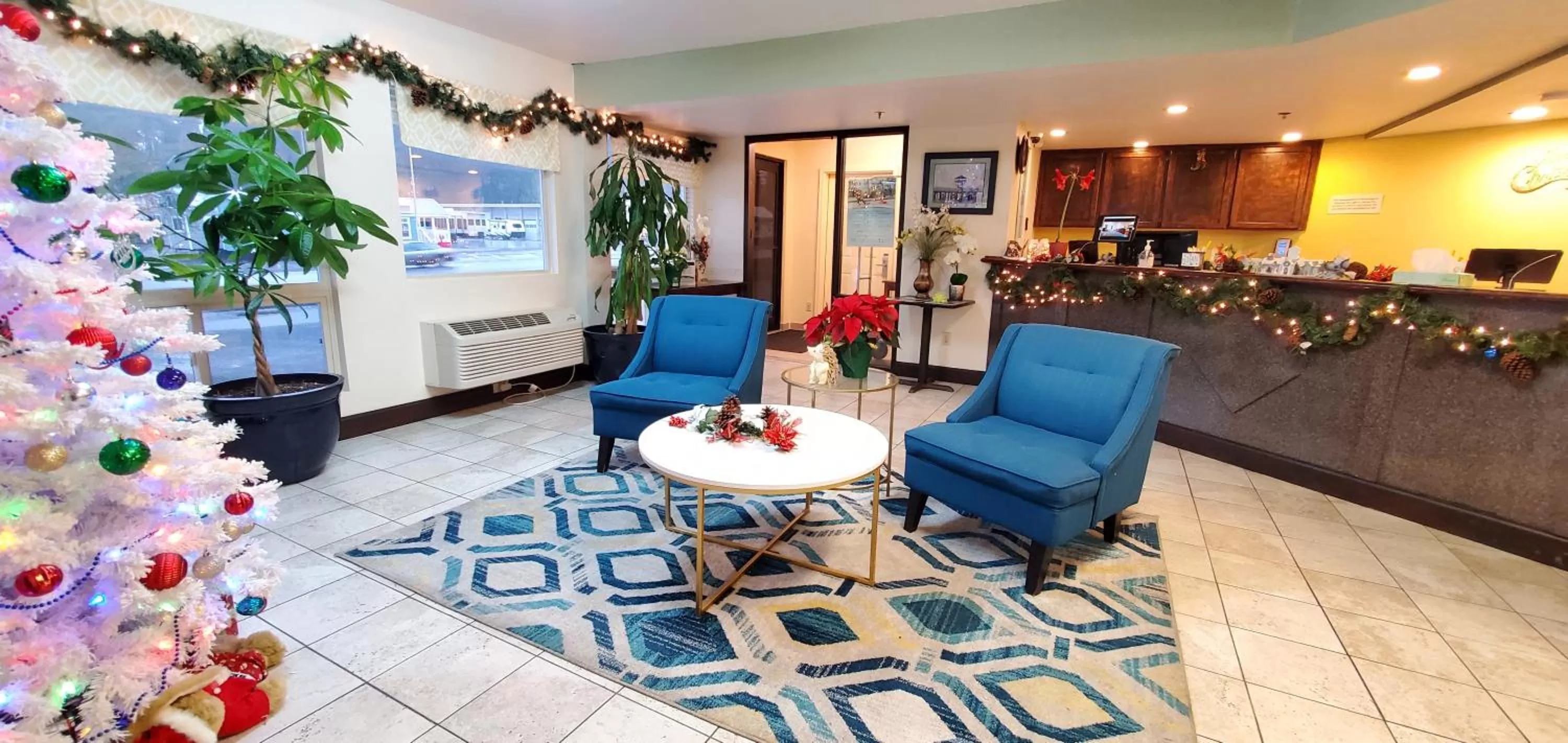 Lobby or reception in Olympic Inn & Suites Port Angeles