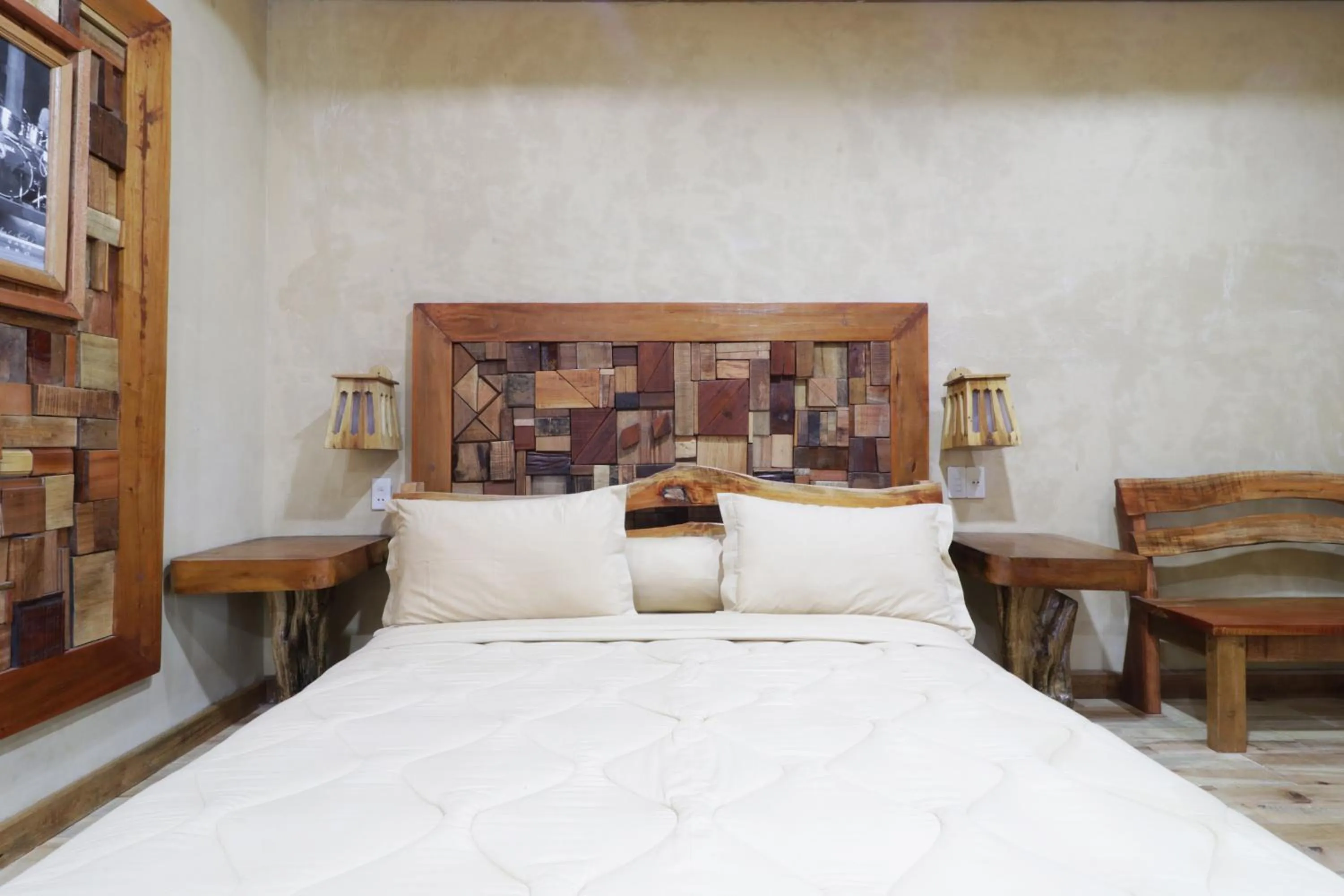 Bedroom, Bed in Alloyna Country Cottage Brastagi