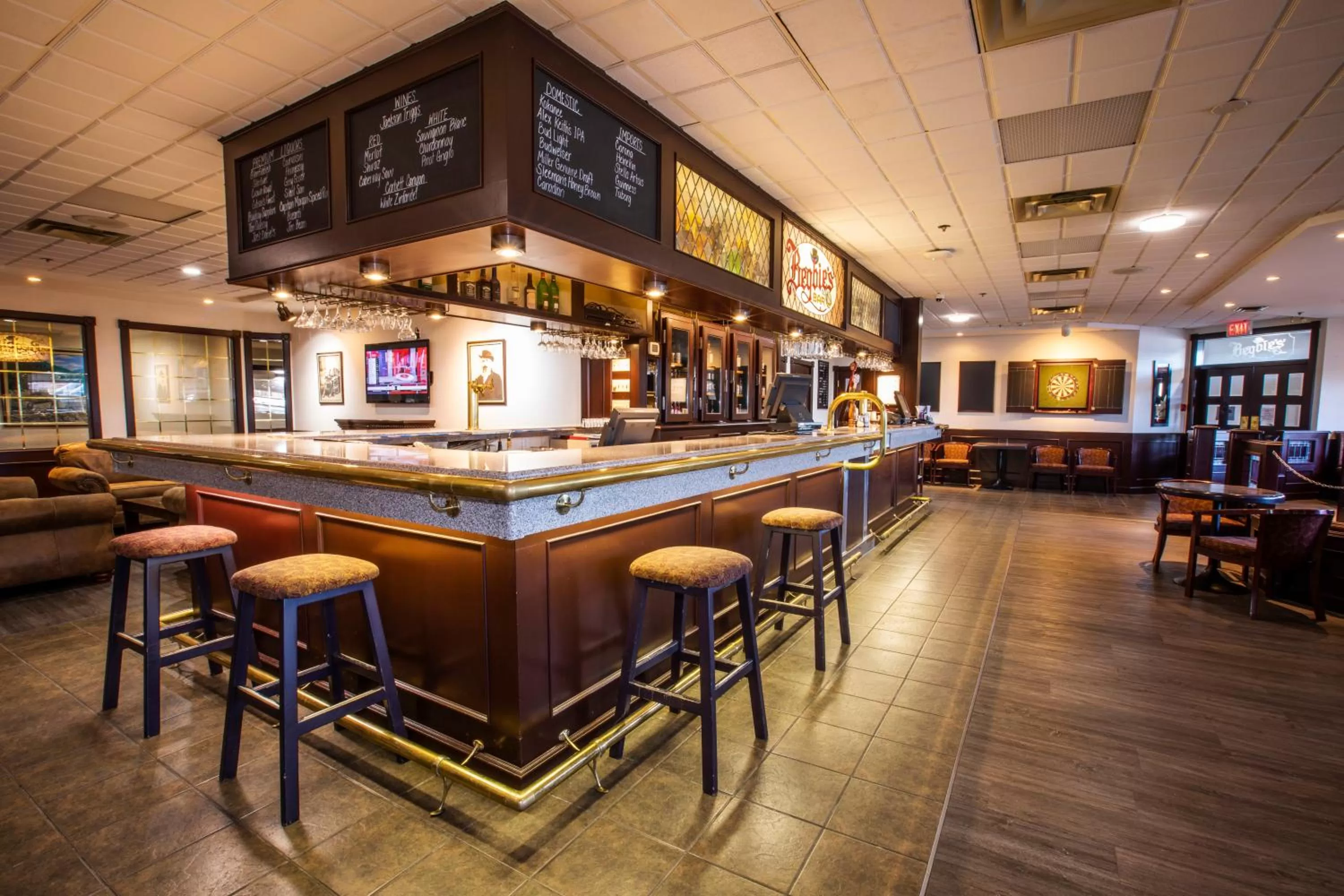 Lounge or bar in Tower Inn & Suites