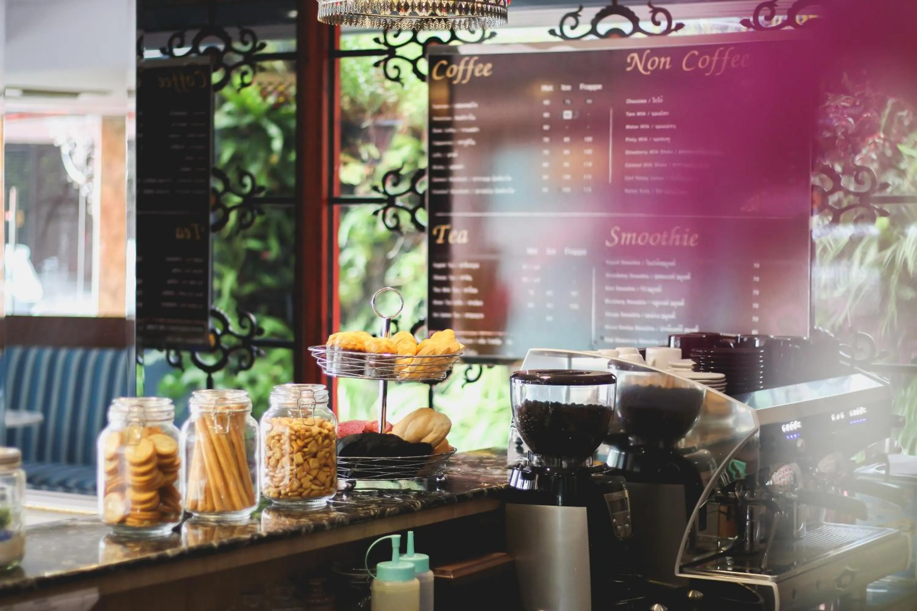 Food and drinks in Maverick Ratchada Hotel