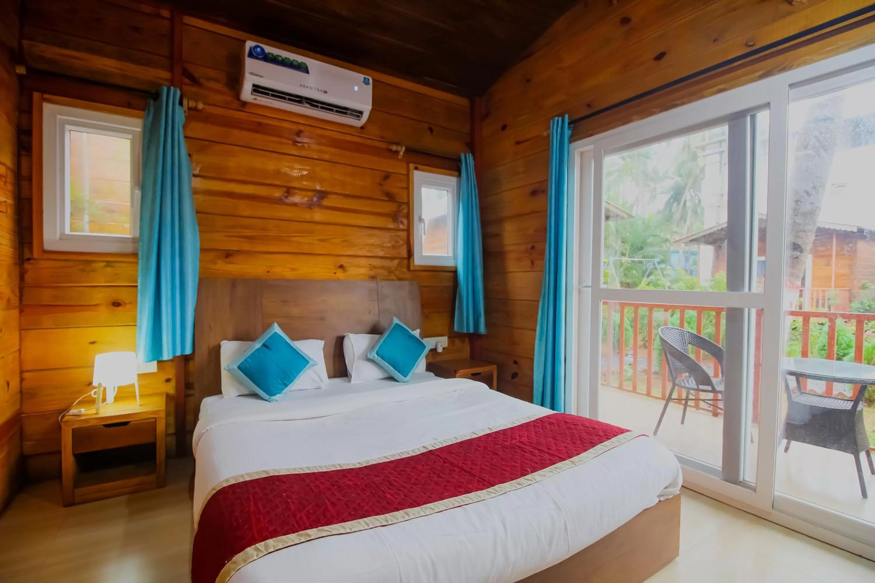 Bed in Mariners Bay Beach Resort