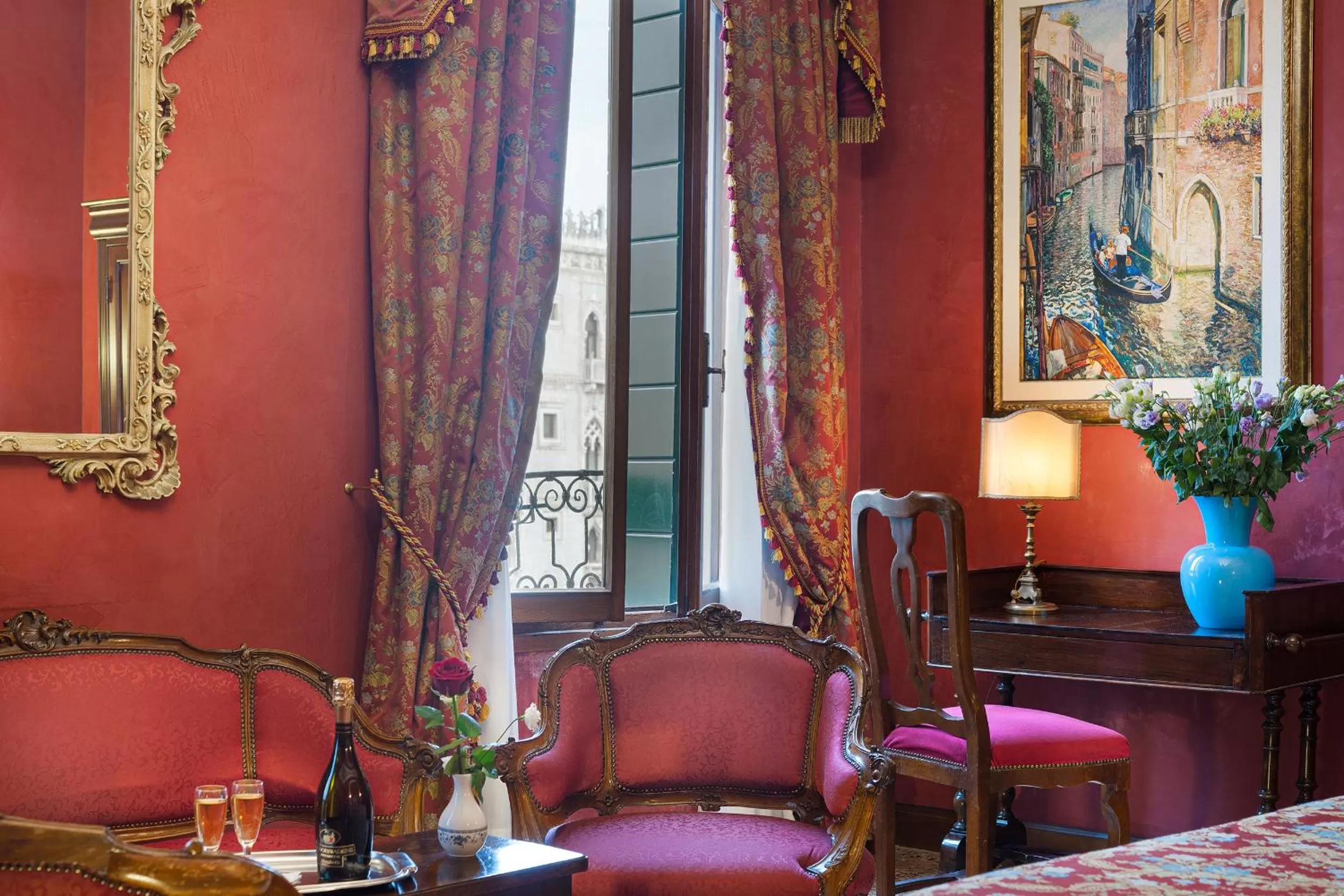 Photo of the whole room in Residenza d'Epoca San Cassiano