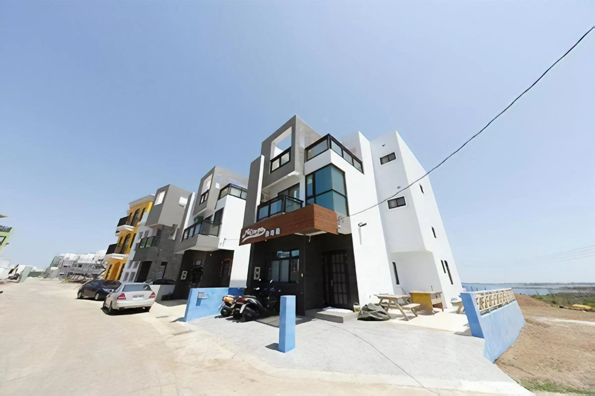 Facade/entrance in Mirage