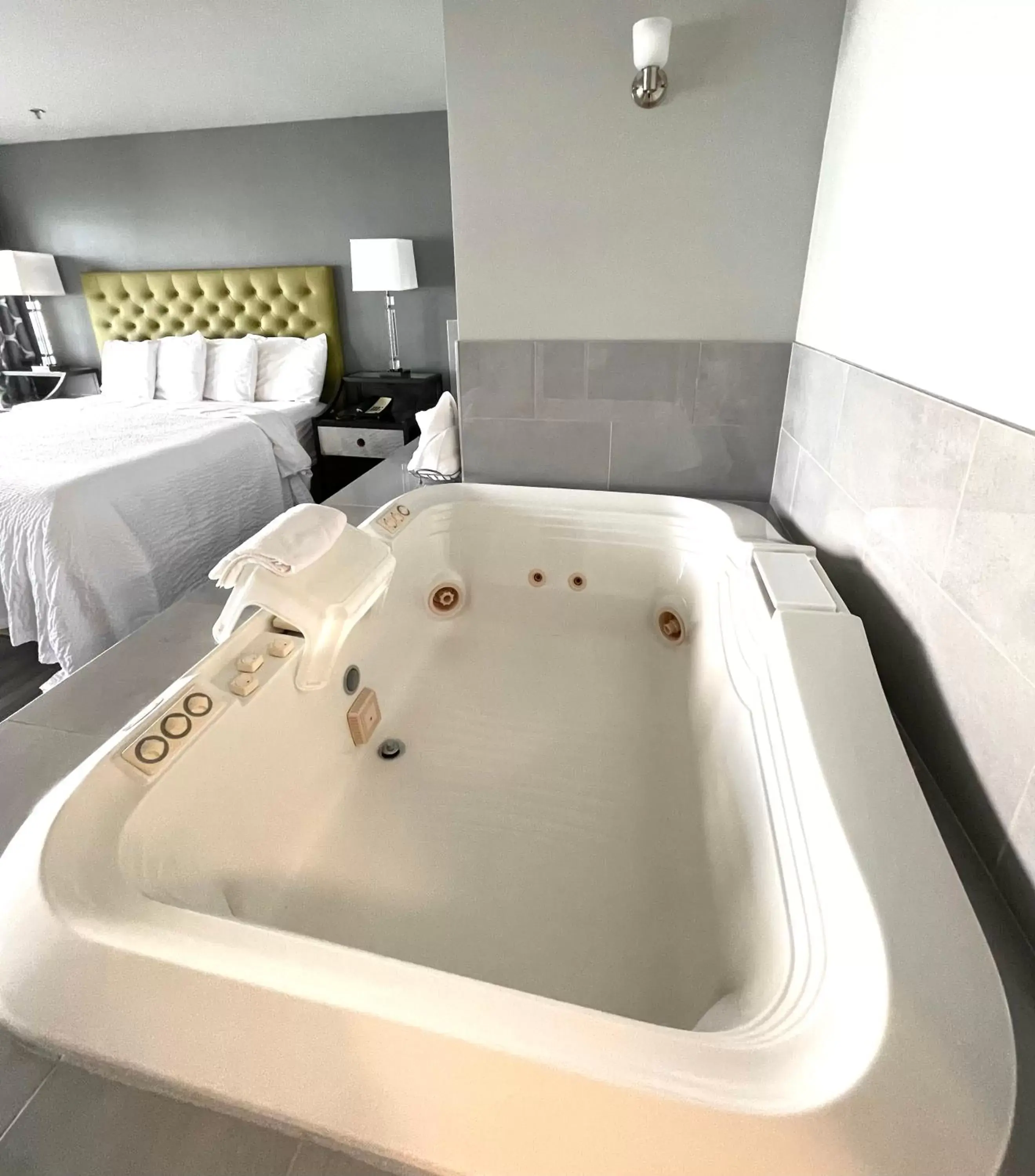 Premium King Deluxe Room in Tides Inn & Suites Premium King Deluxe Room in Tides Inn & Suites