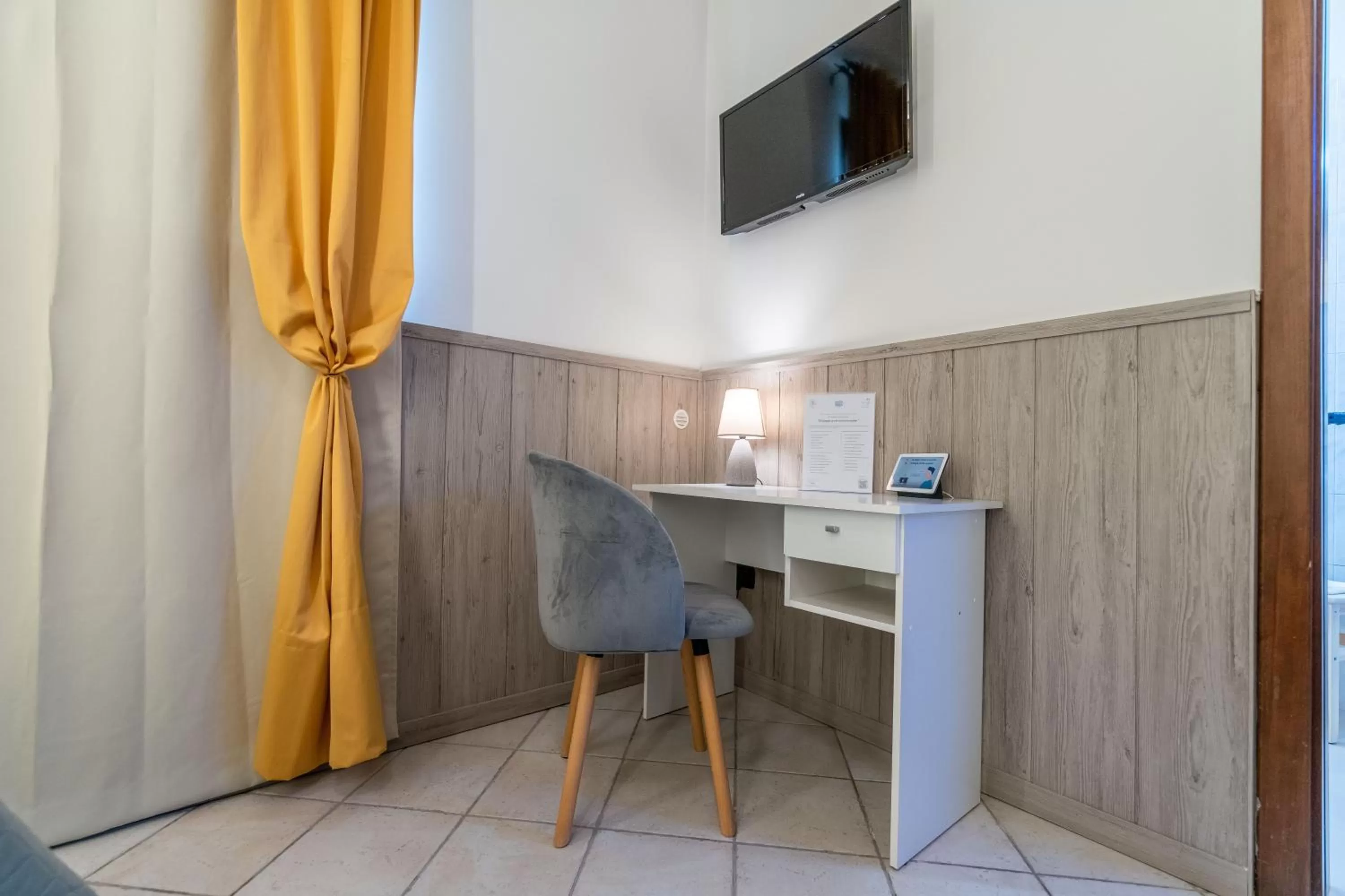 TV and multimedia in Villa Rocla guest house Pompei