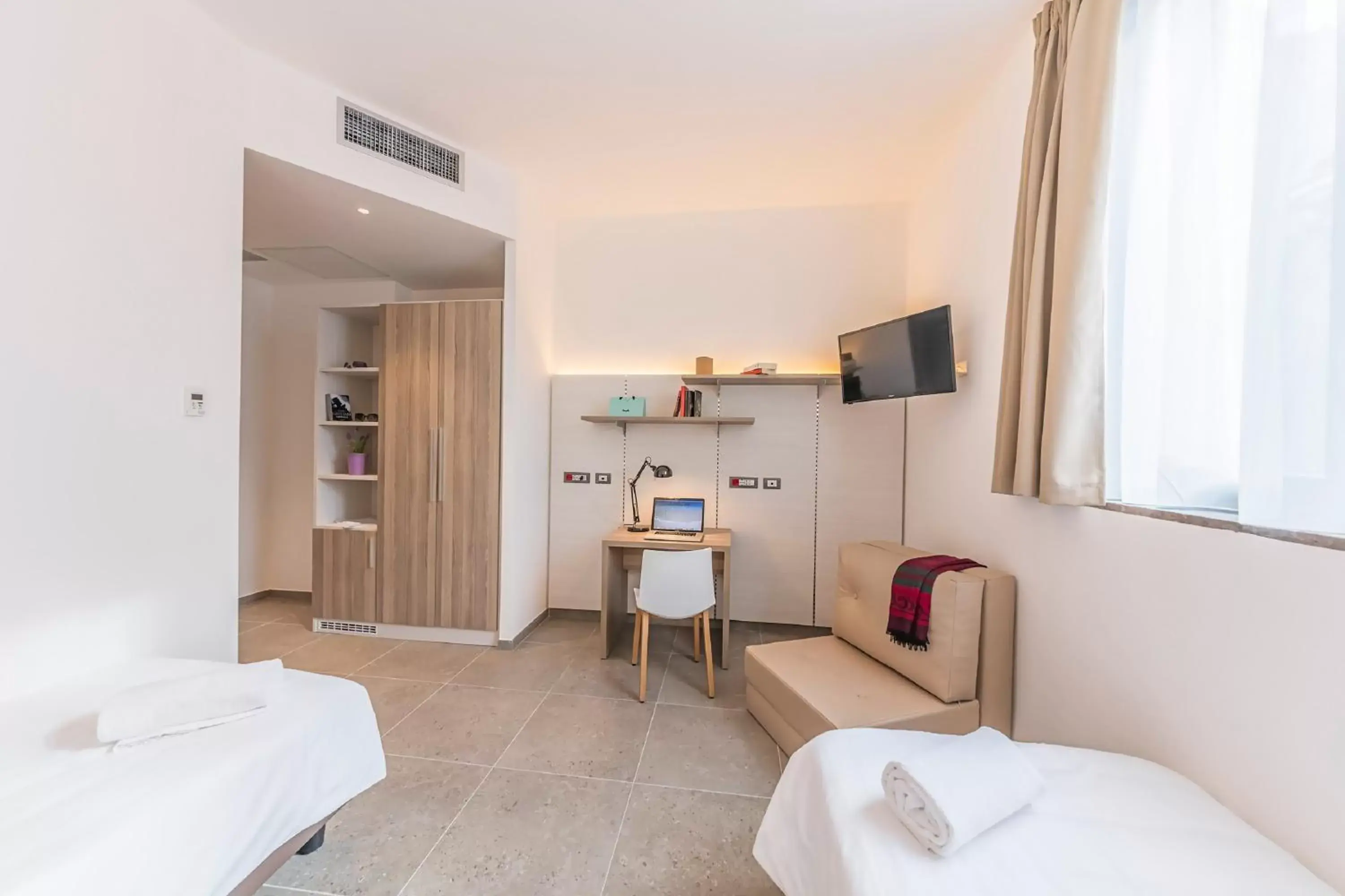 Double or Twin Room in Camplus Guest Palermo Double or Twin Room in Camplus Guest Palermo