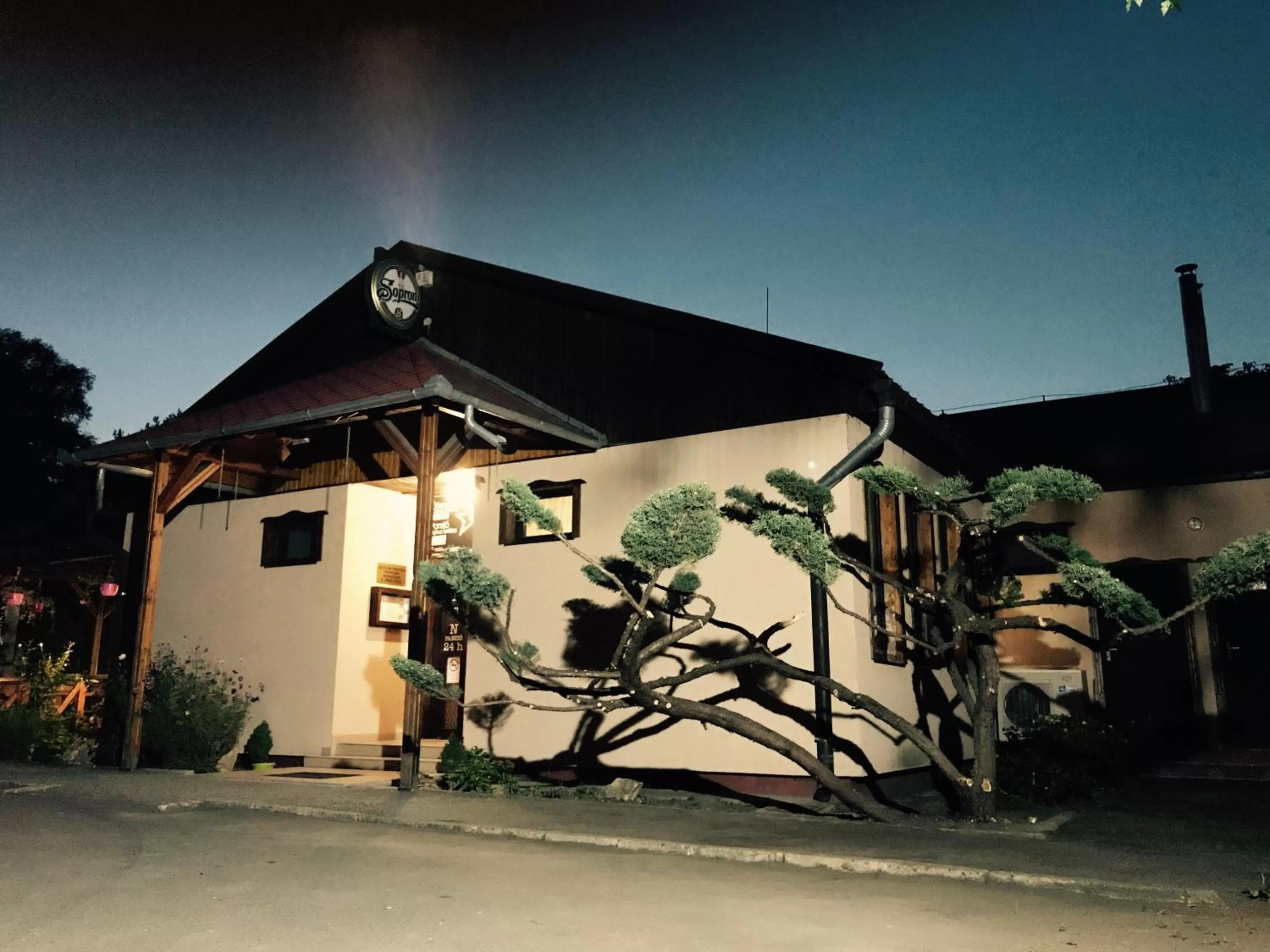 Facade/entrance, Property Building in Sztár Motel Étterem