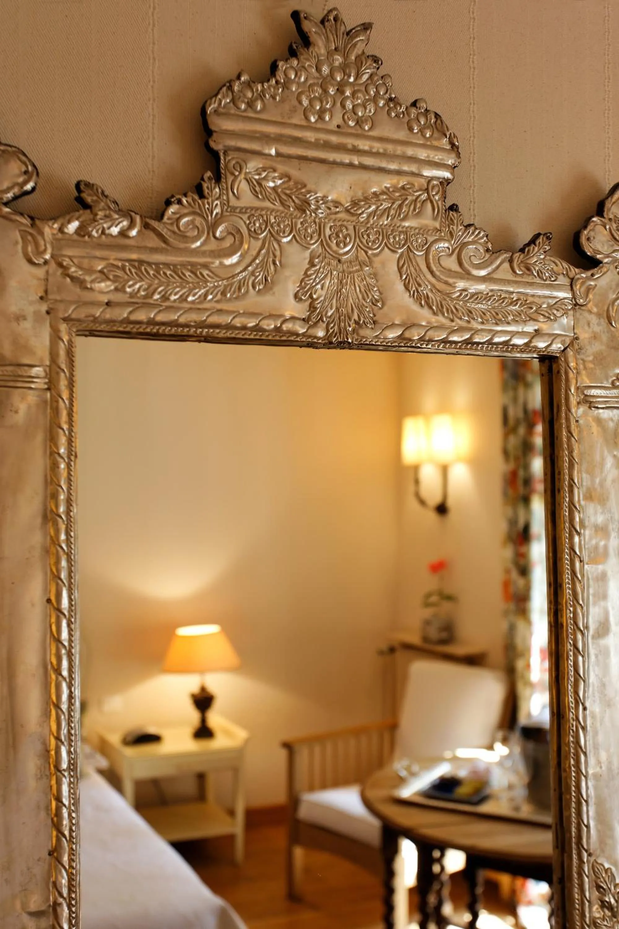 Decorative detail, Bed in Cazaudehore, hôtel de charme au vert