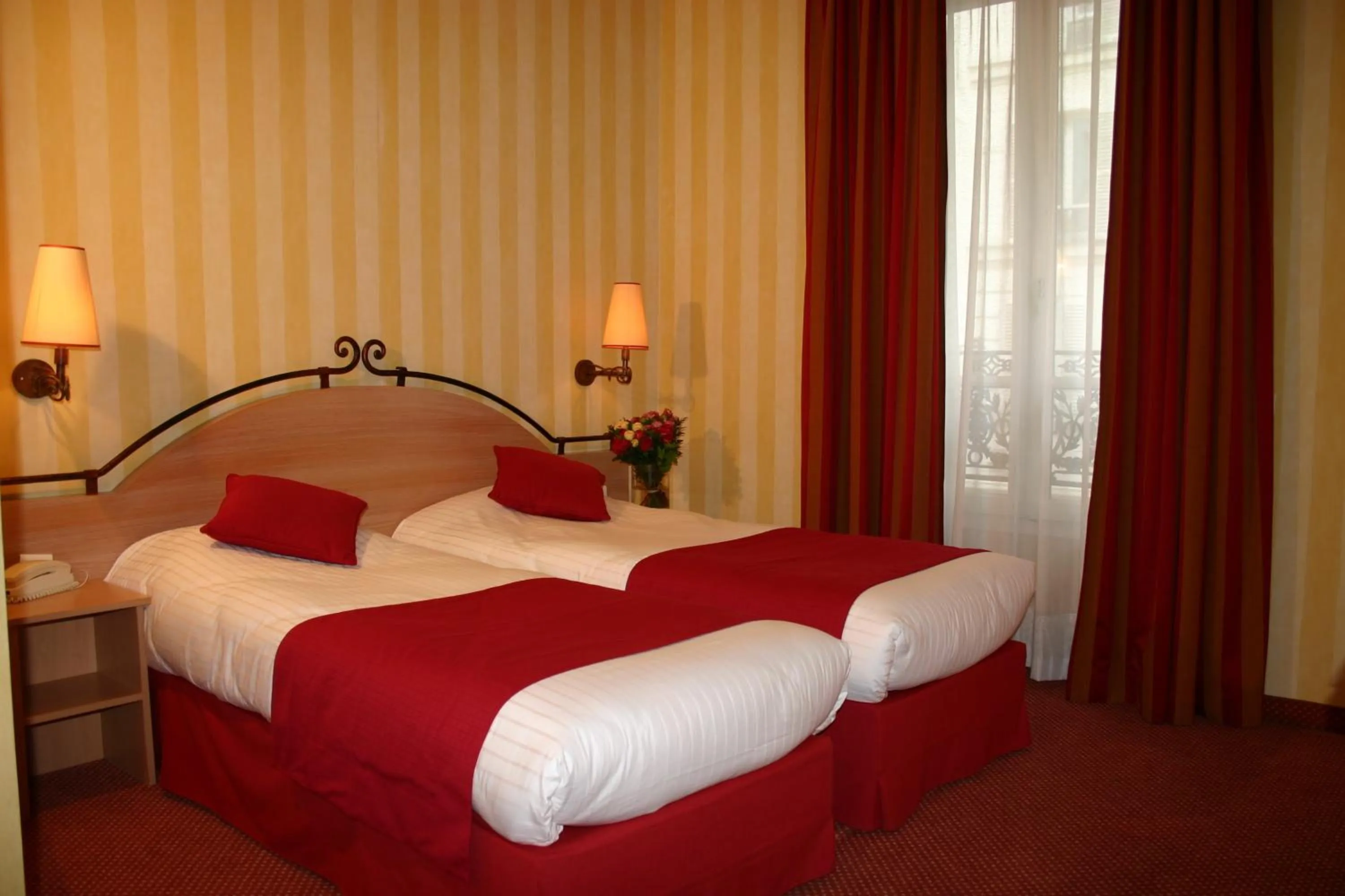 Bed in Hotel Delambre