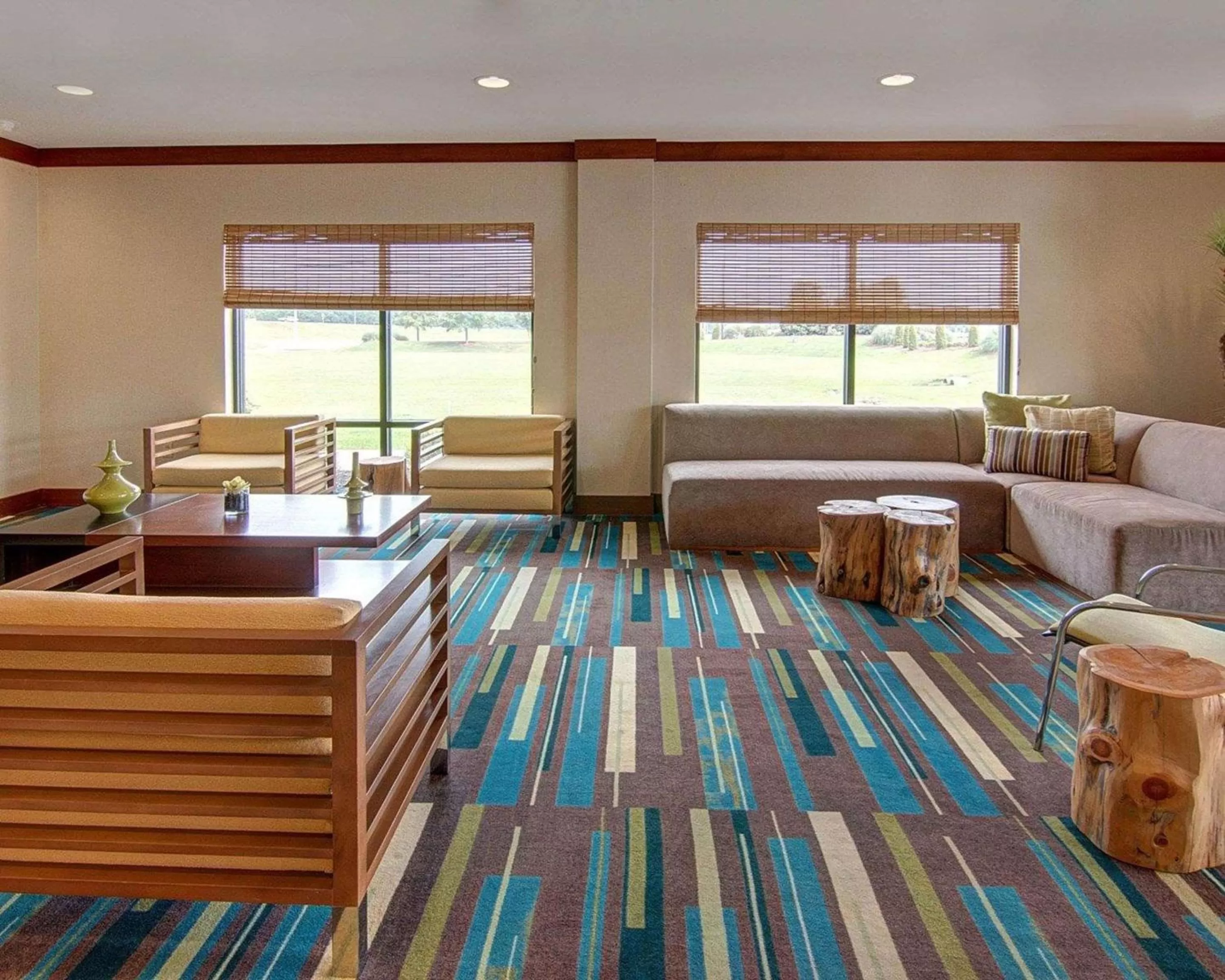 Lobby or reception, Bed in Comfort Suites Bossier City - Shreveport East