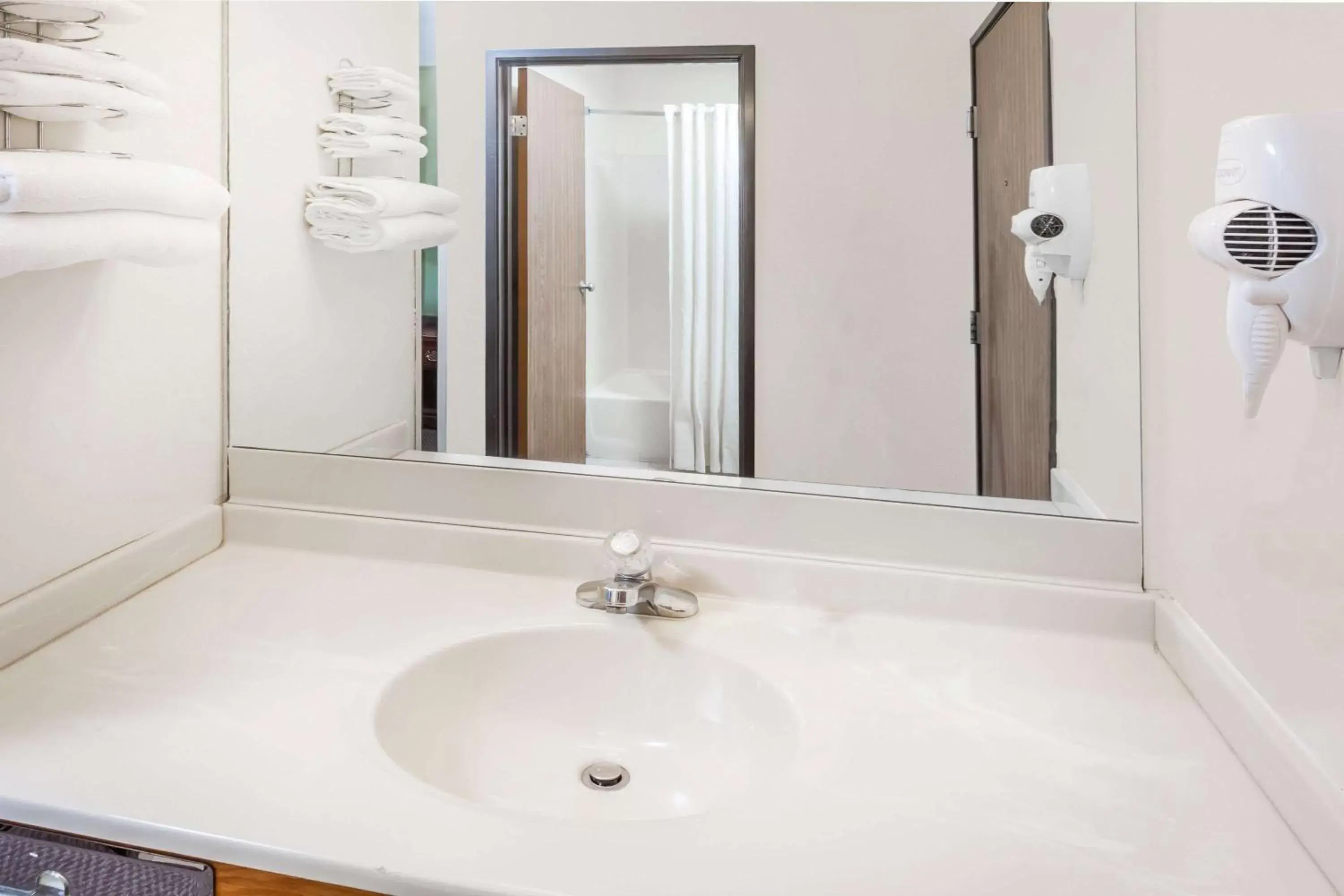 King Suite - Smoking in Super 8 by Wyndham Lincoln King Suite - Smoking in Super 8 by Wyndham Lincoln