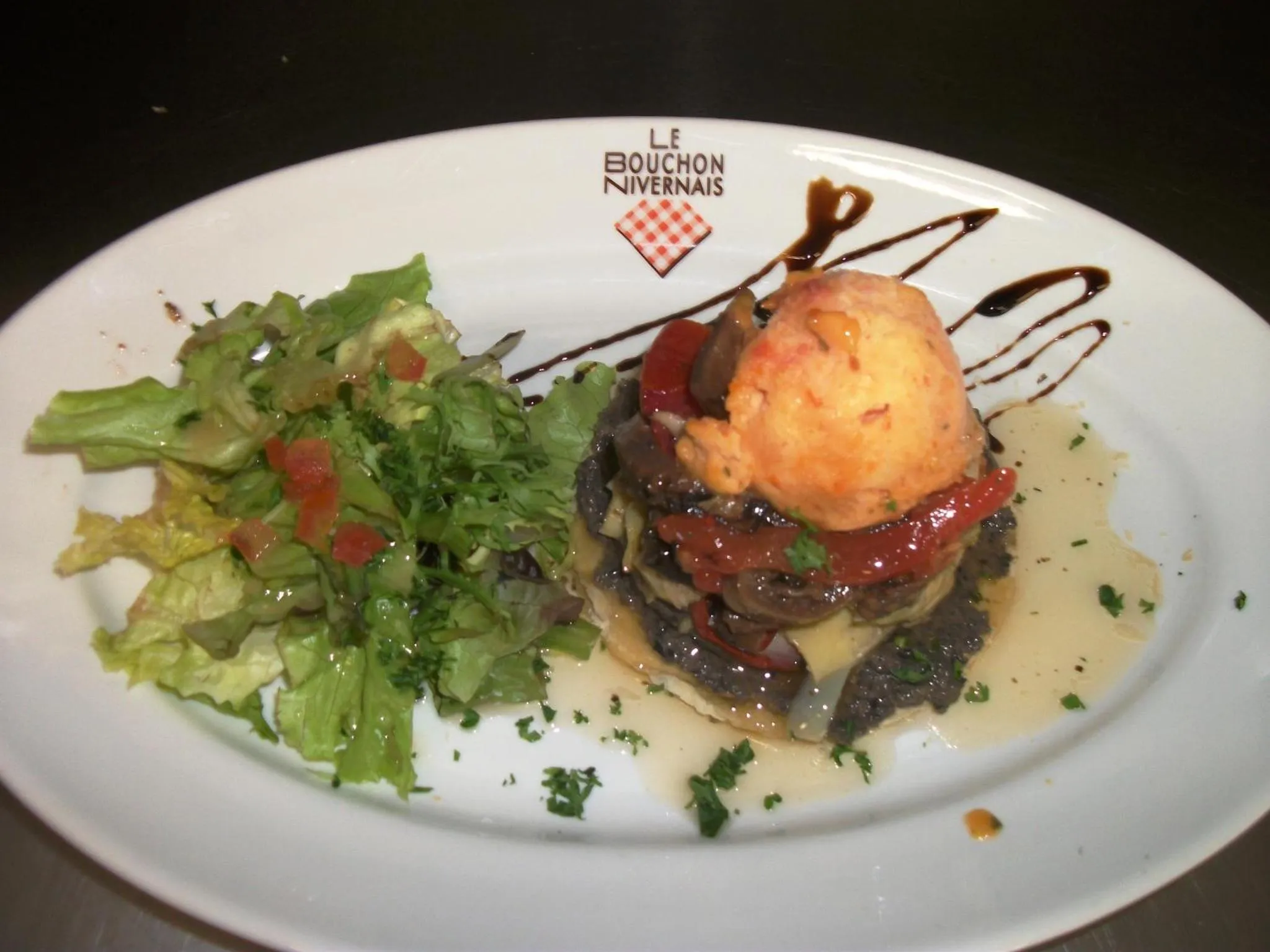 Food and drinks in Logis hôtel Au Relais Nivernais