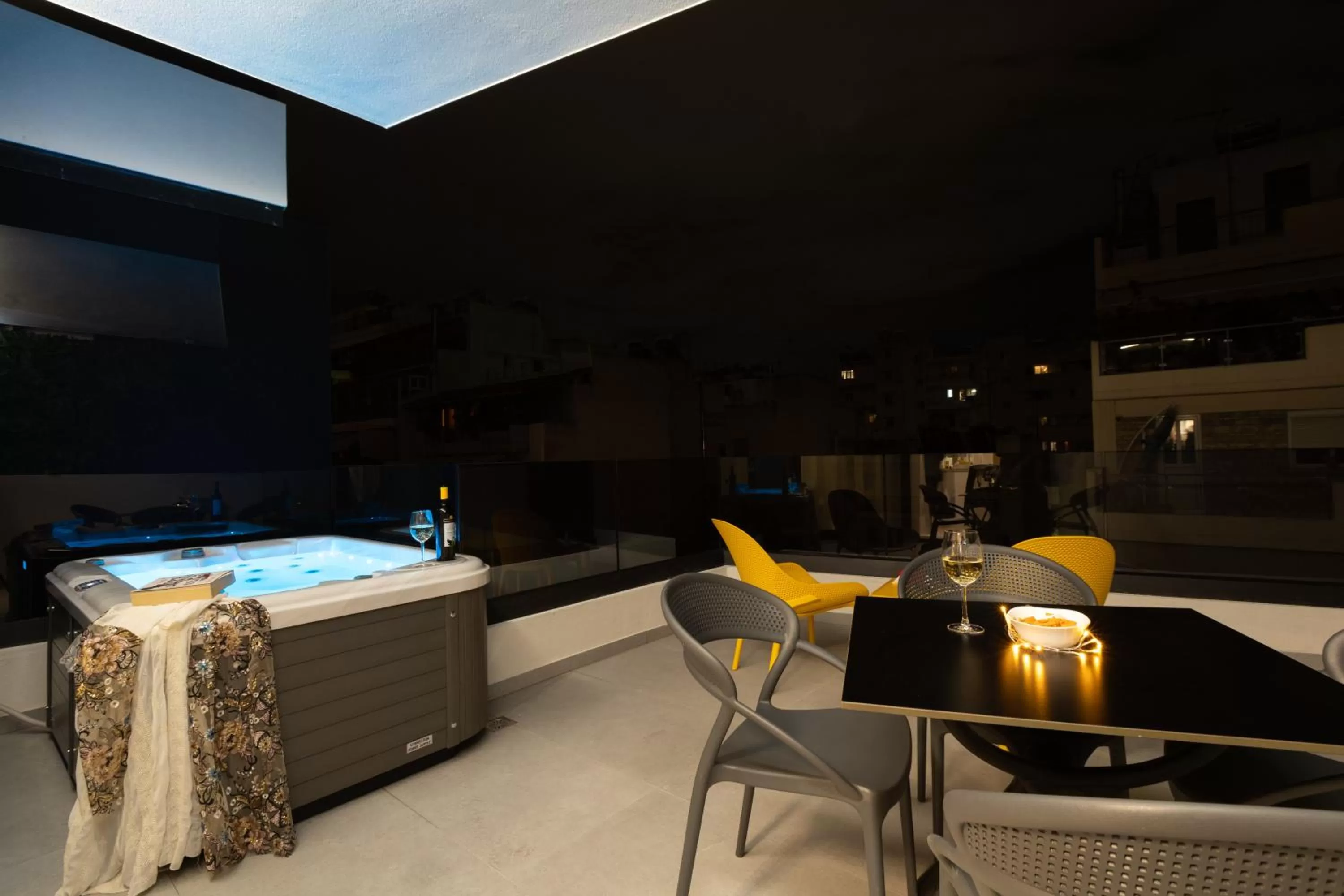 Night in Incanto Boutique Suites - Neos Kosmos