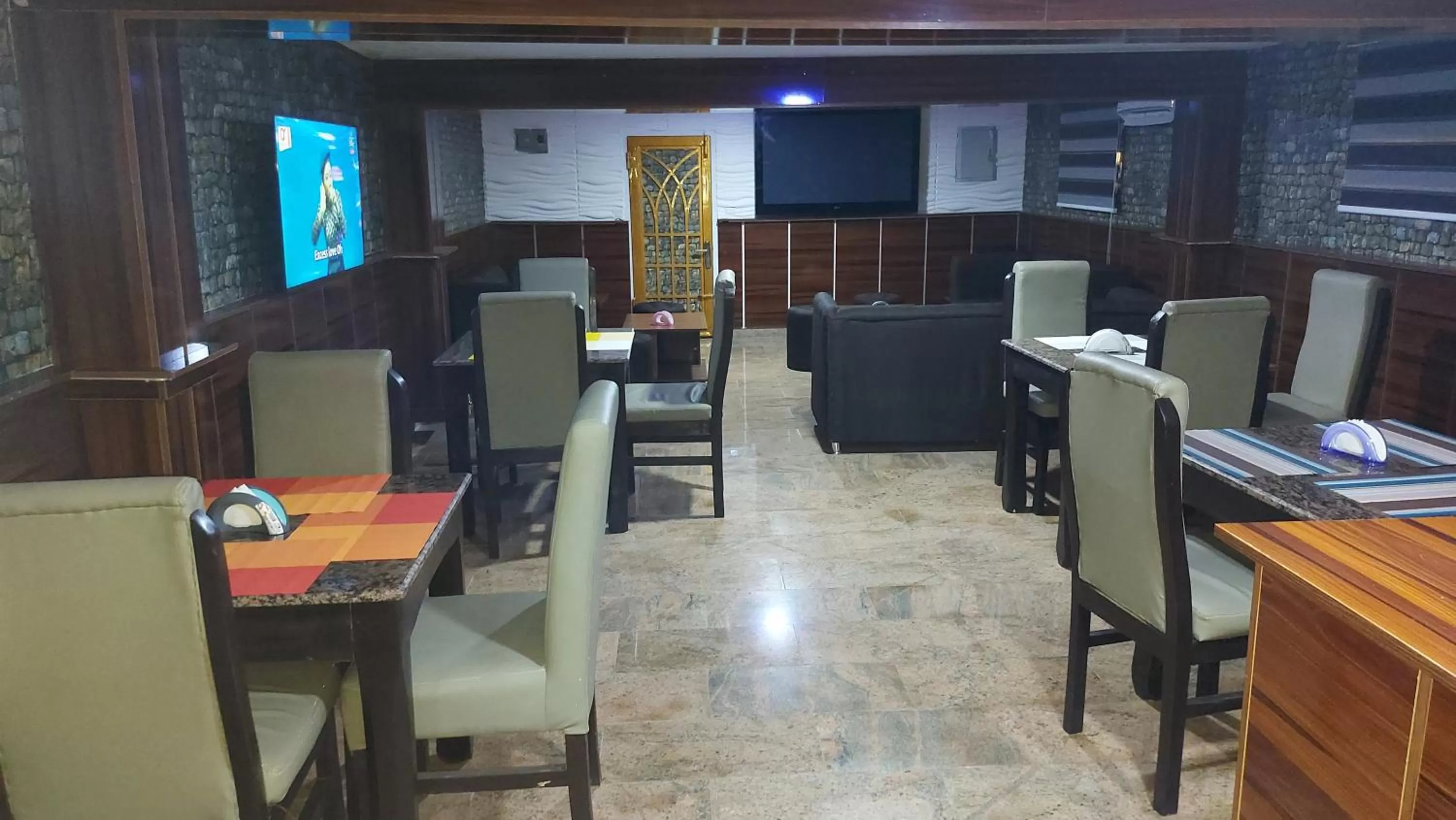 Restaurant/places to eat in Presken Hotel Castle, Opebi Lagos