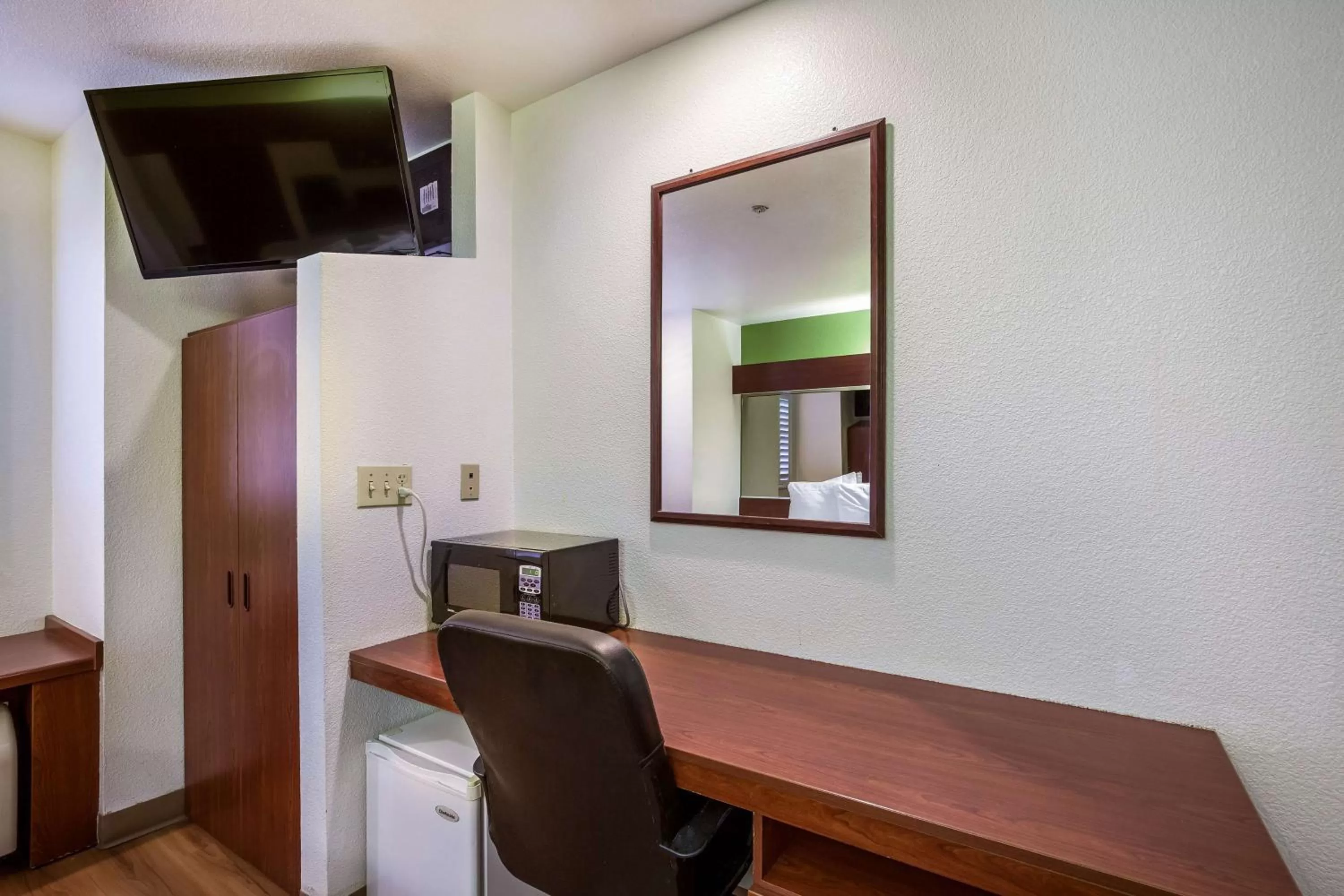 TV and multimedia in Motel 6-Dixon, CA