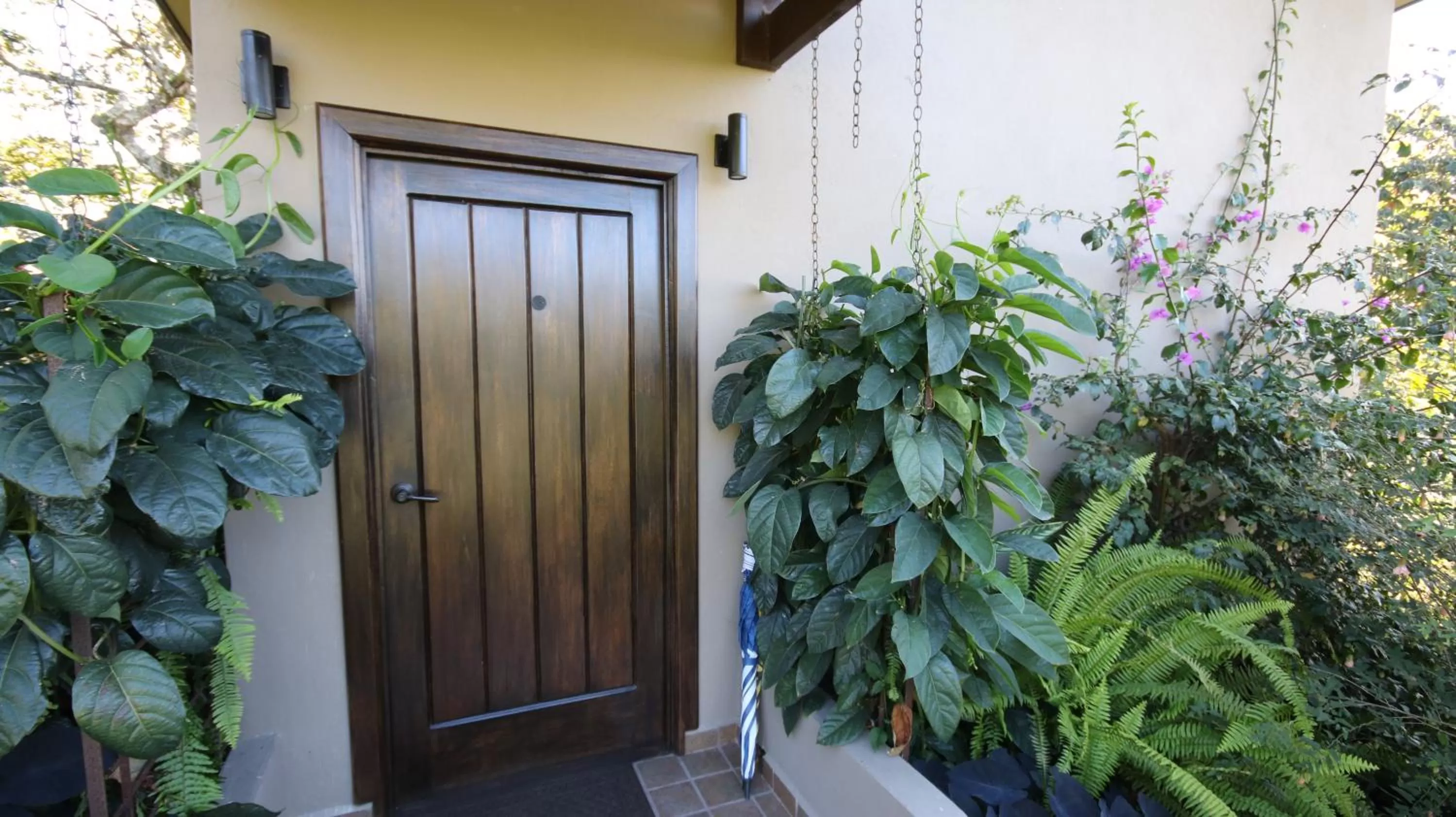 Facade/entrance in The Guest Suites at Manana Madera