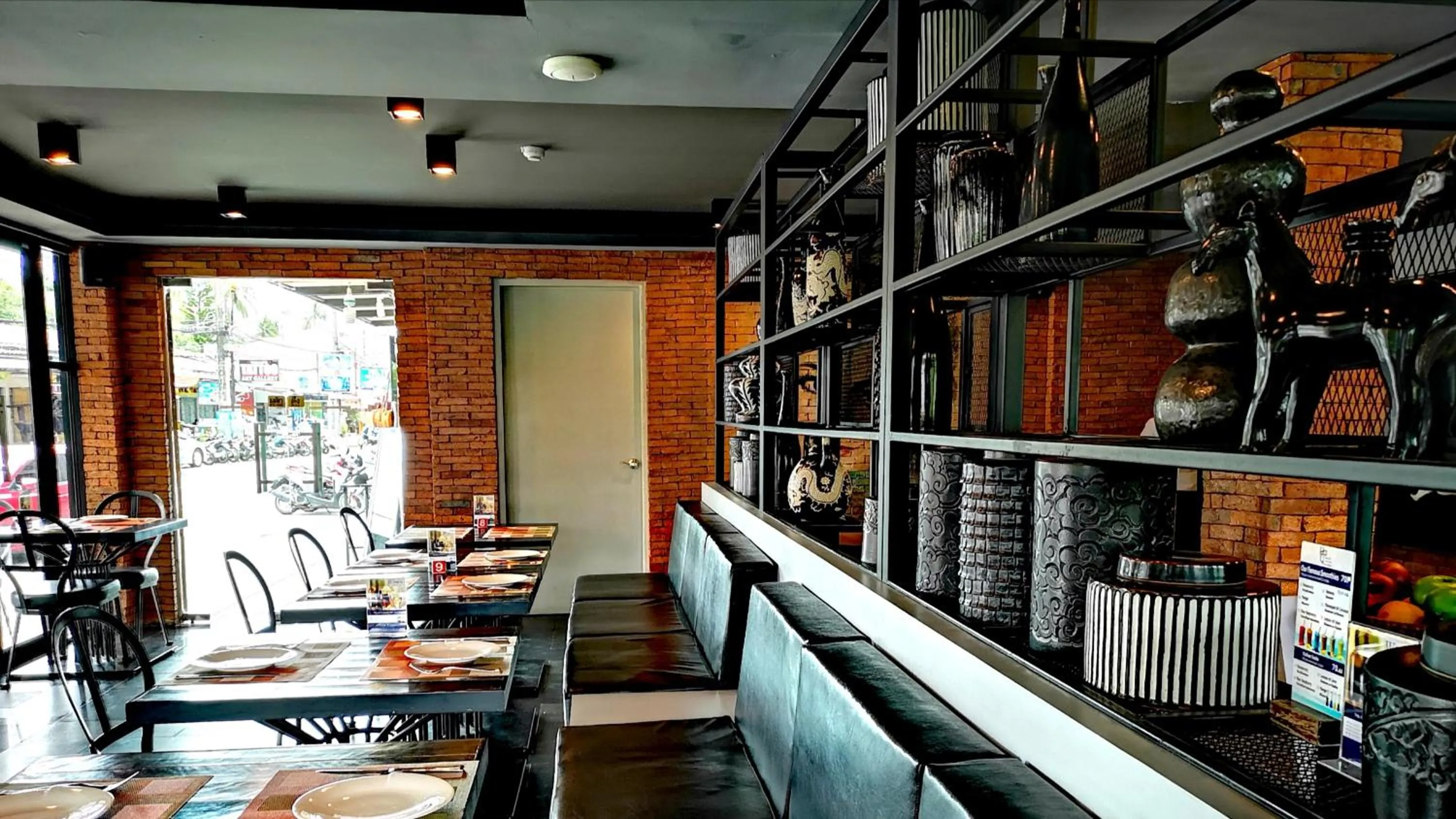 Restaurant/places to eat in Mazi Design Hotel by Kalima