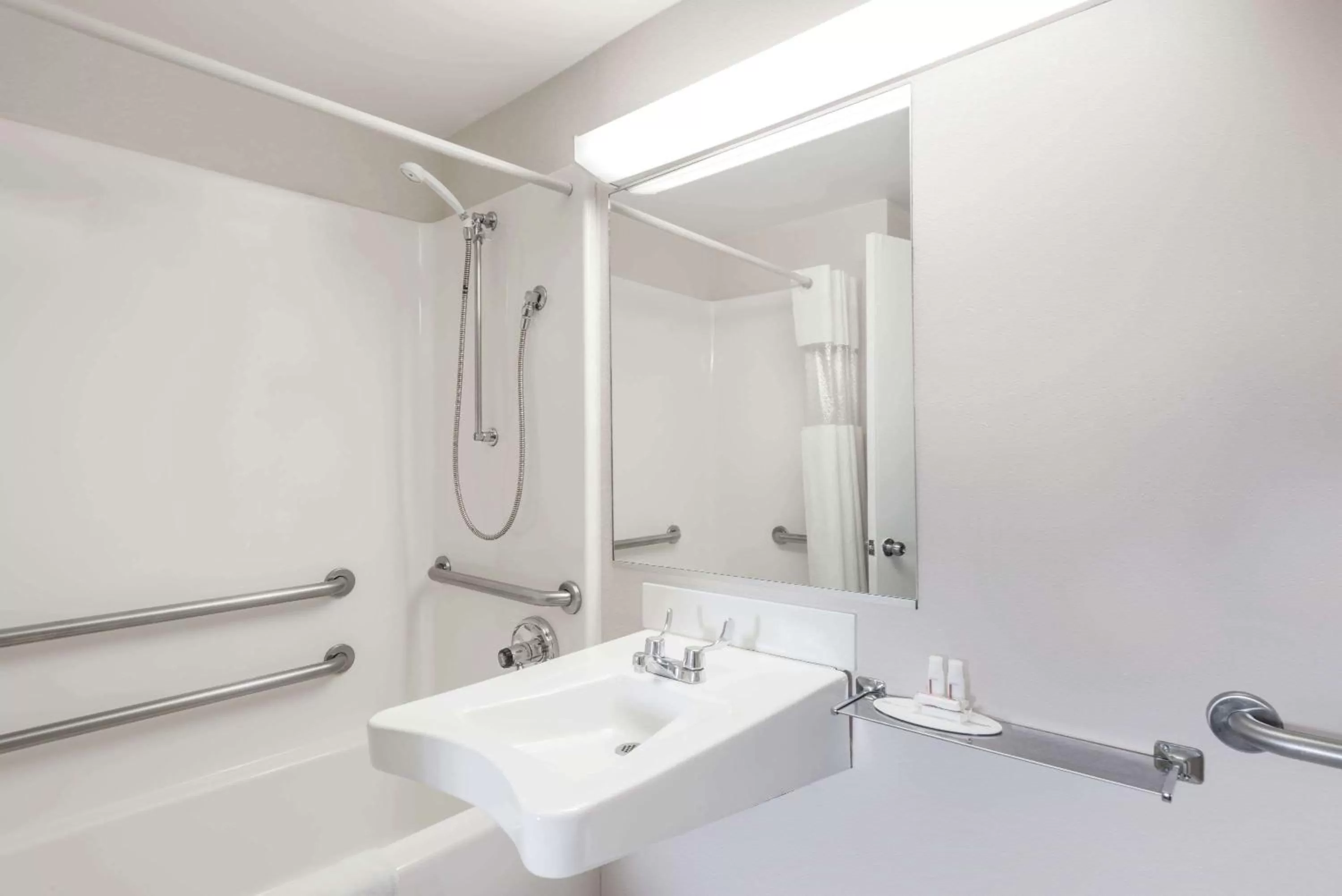 Bathroom in Howard Johnson by Wyndham Lenox