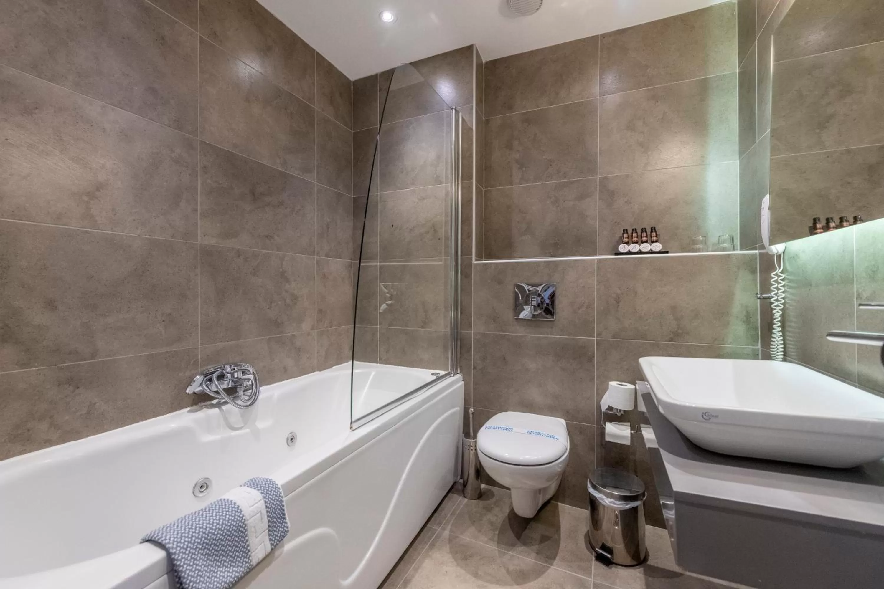 Toilet in Parnassos Delphi Hotel