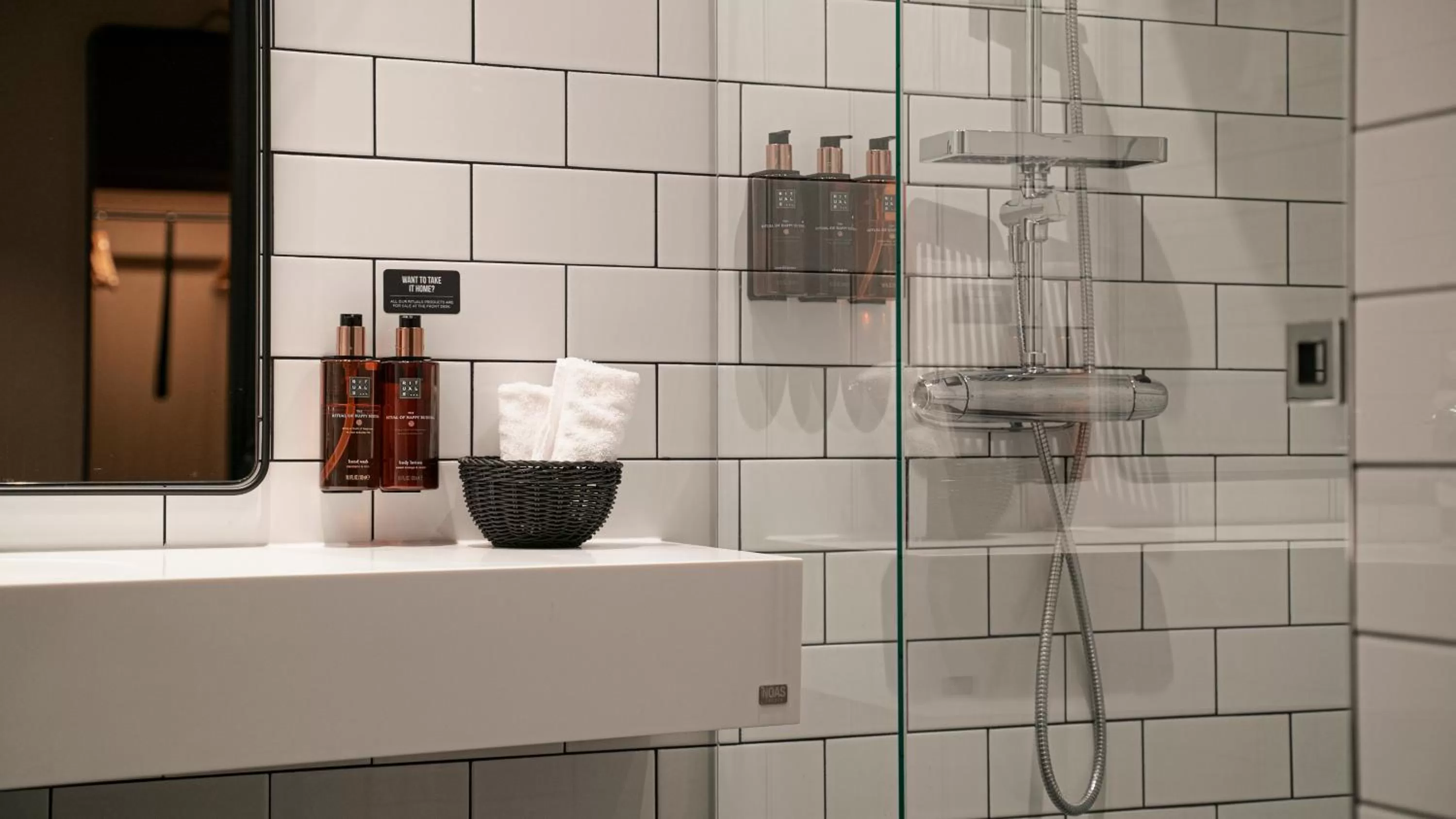 Shower in Clarion Hotel Winn