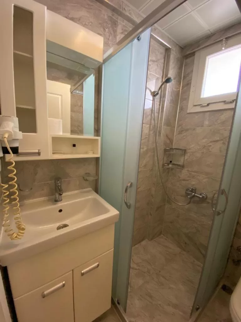 Bathroom in Sakran Hotel