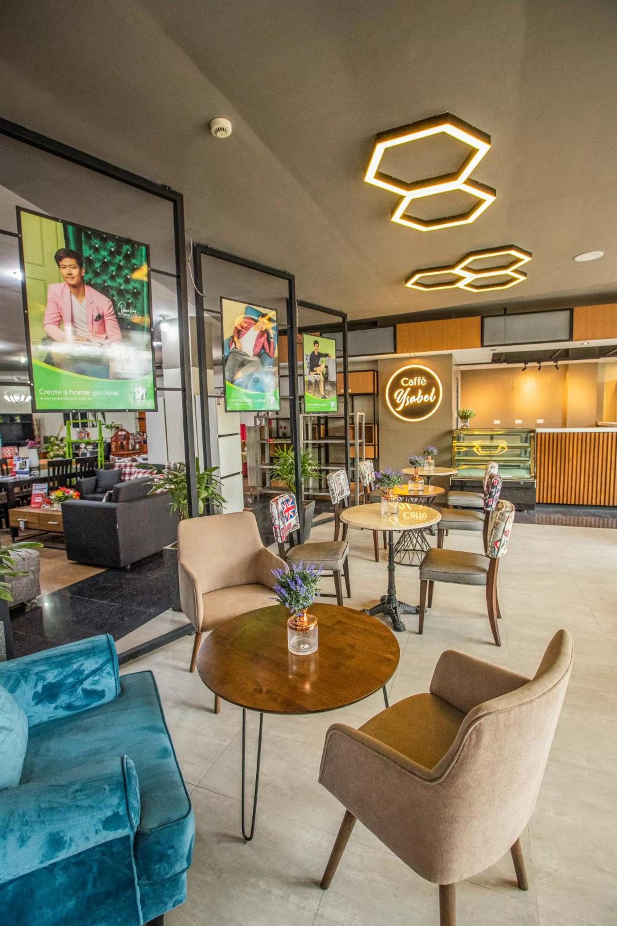 Restaurant/places to eat in Solano Hotel