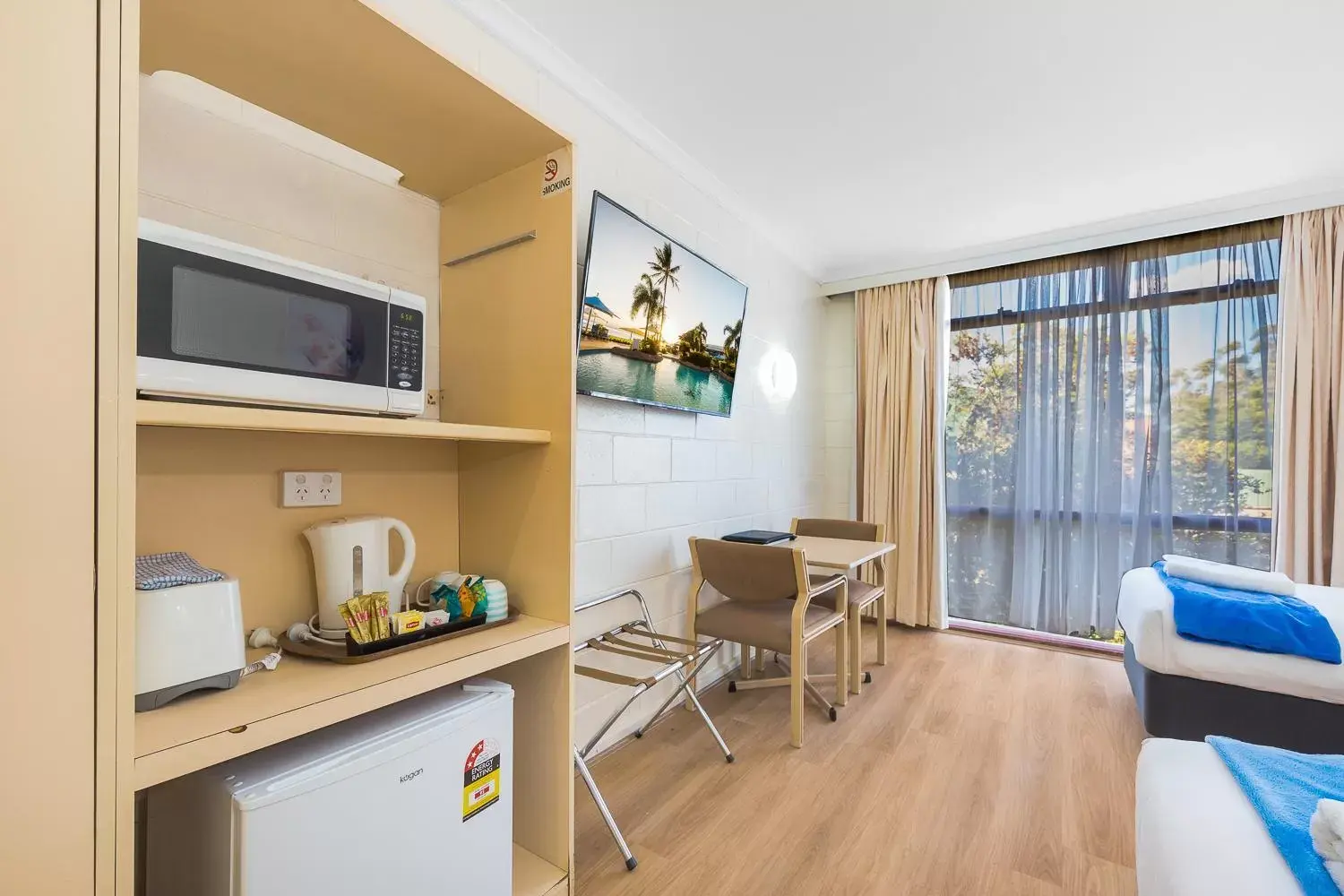 Queen Room in Plainsman Motel Queen Room in Plainsman Motel