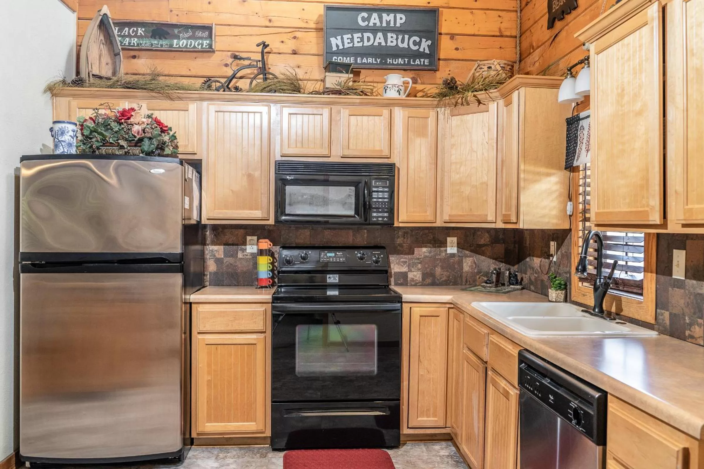 Kitchen or kitchenette in Cabins at Grand Mountain