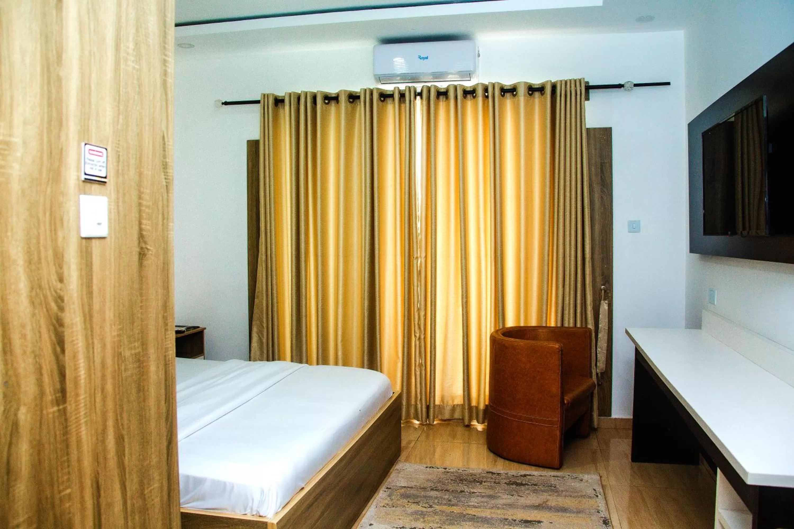 Bed in Hotel Capitol