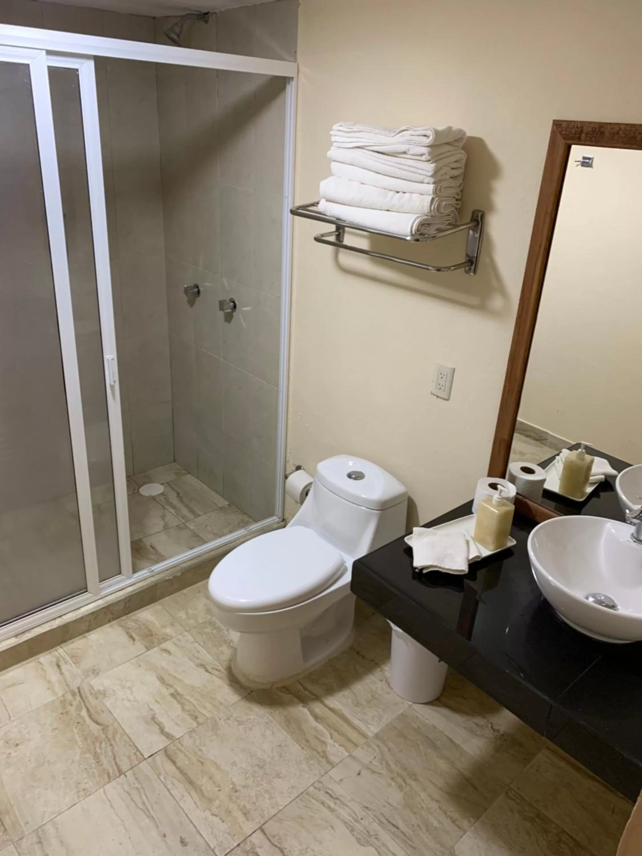 CORTIJO LA CASONA & Bungalow al Pie de la Montaña