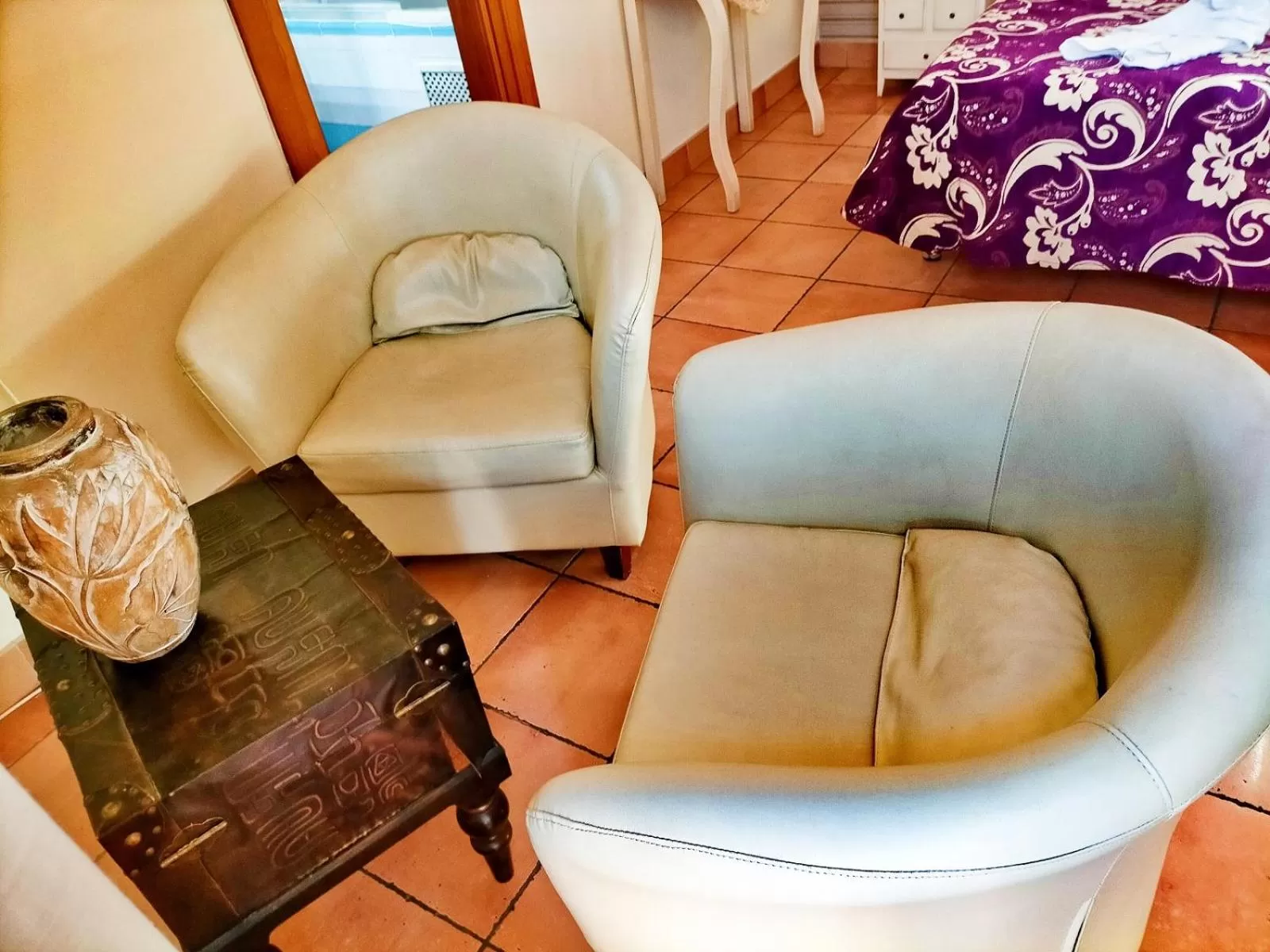 Seating area in Abadía Hotel