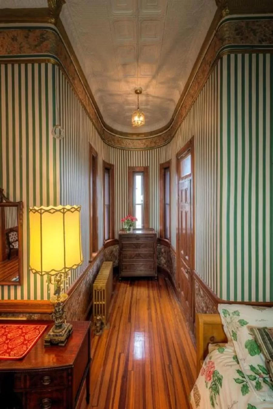 Decorative detail, Bed in Amsterdam Castle NY