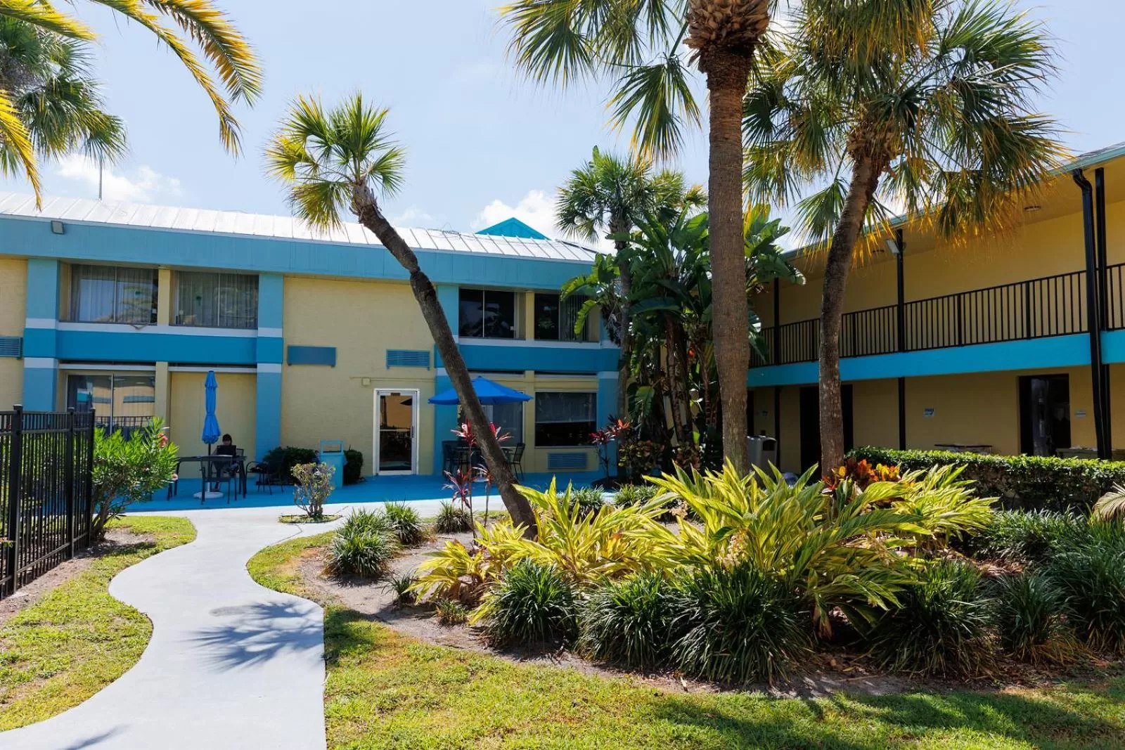 Garden in Garnet Inn & Suites, Orlando