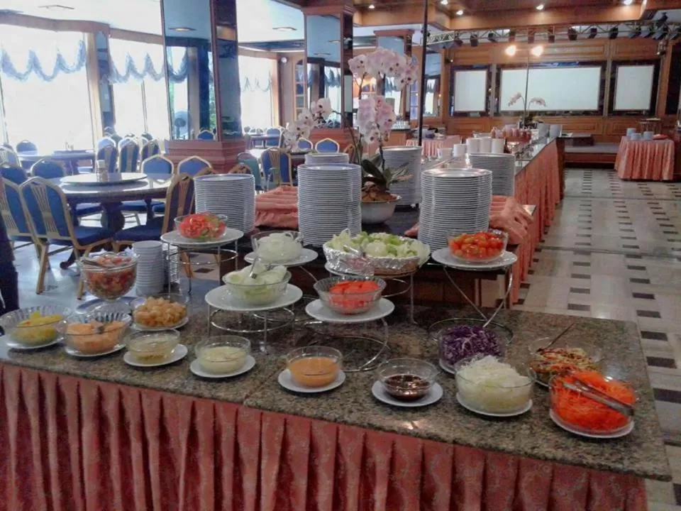 Buffet breakfast in Royal Palace Hotel