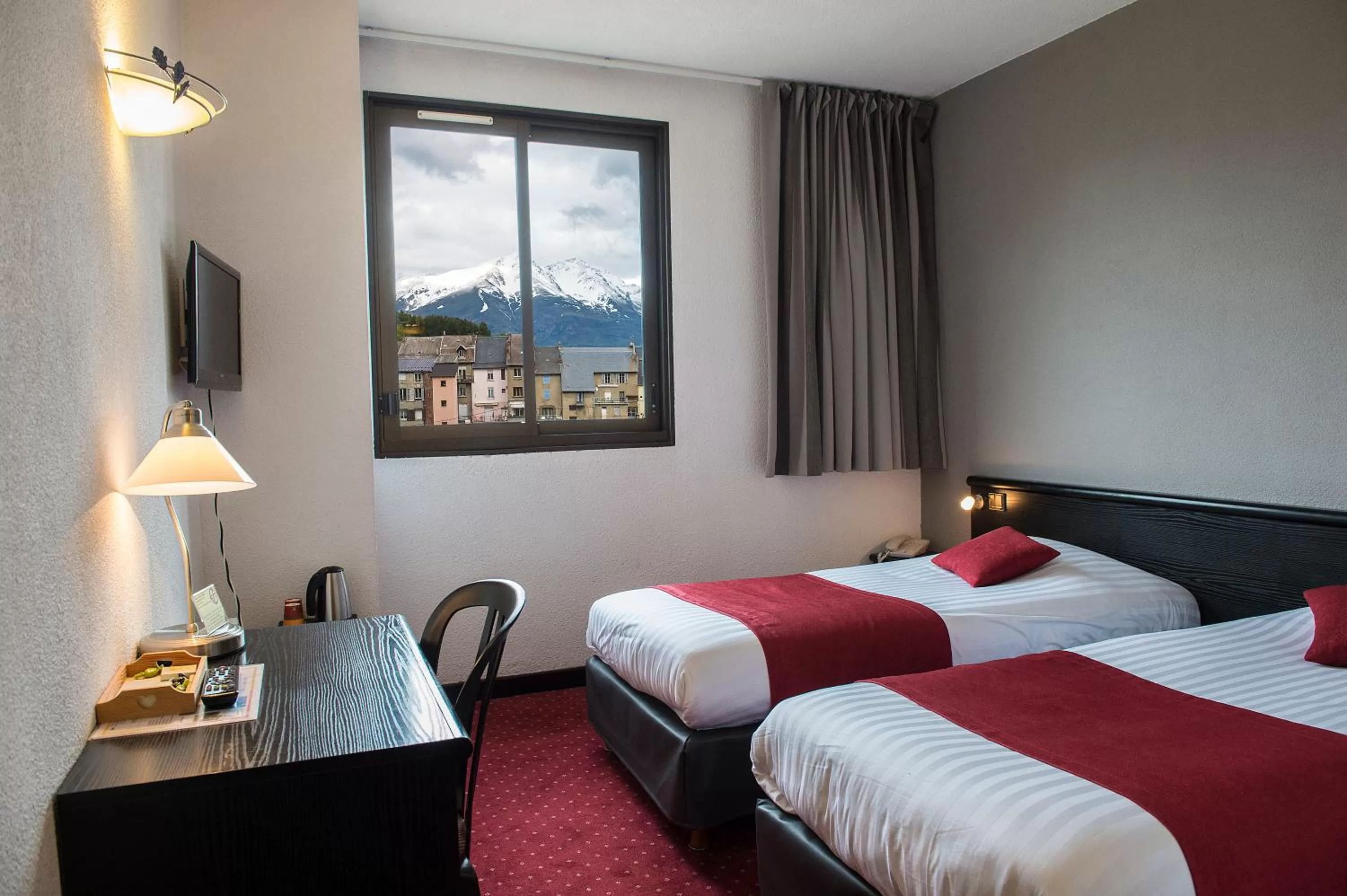 Photo of the whole room, Bed in Logis Murtel